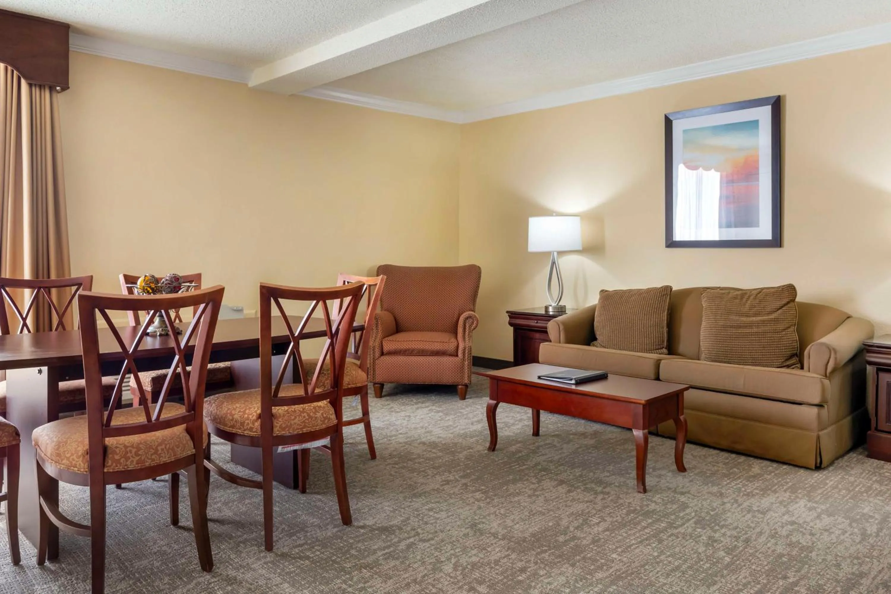 Photo of the whole room in Best Western Plus Burlington