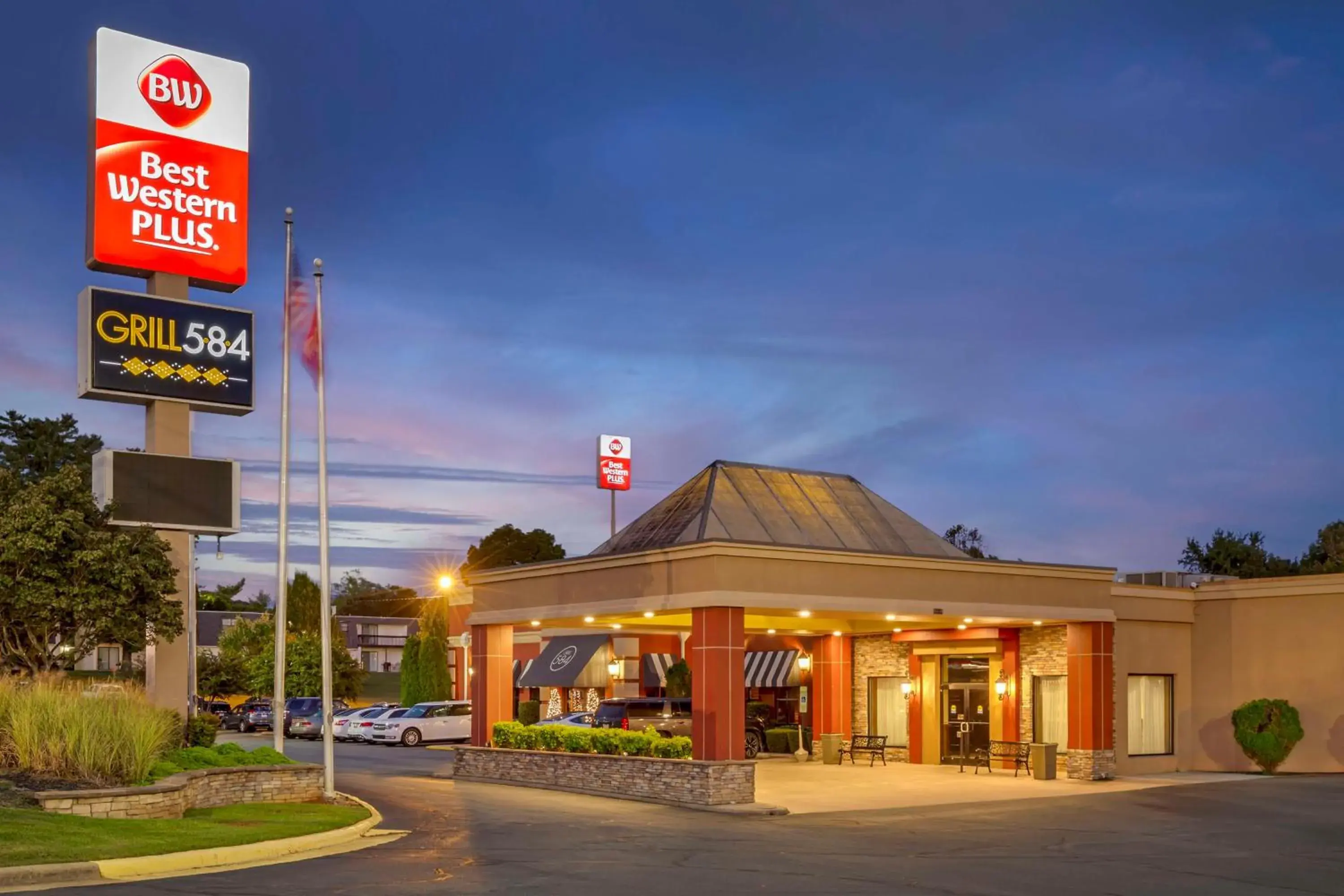 Property building in Best Western Plus Burlington Property building in Best Western Plus Burlington