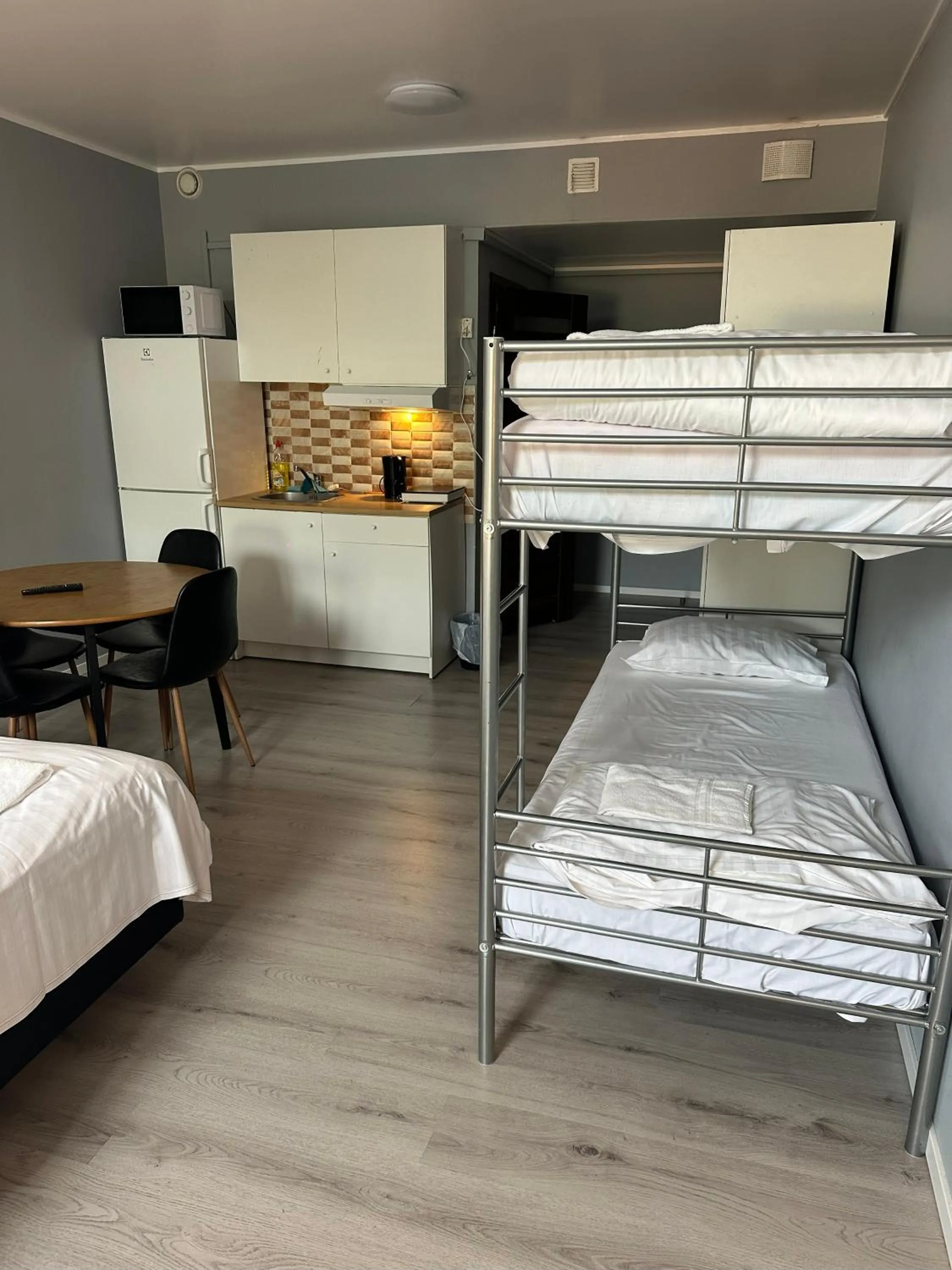 Kitchen or kitchenette, Bed in Hotell Salem