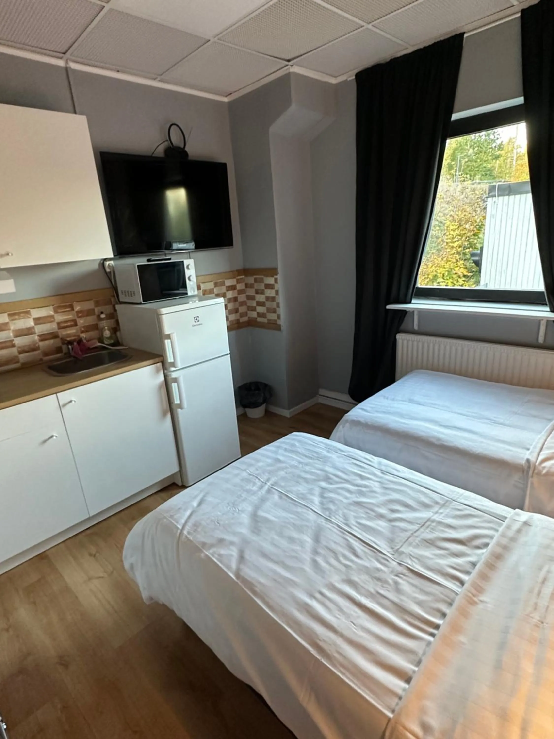 Kitchen or kitchenette, Bed in Hotell Salem