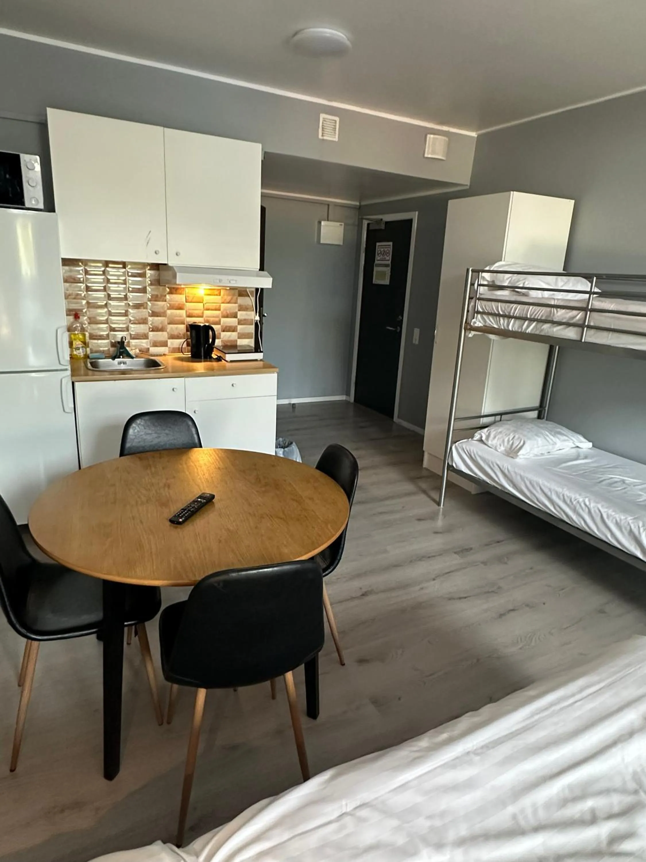 Kitchen or kitchenette, Bed in Hotell Salem