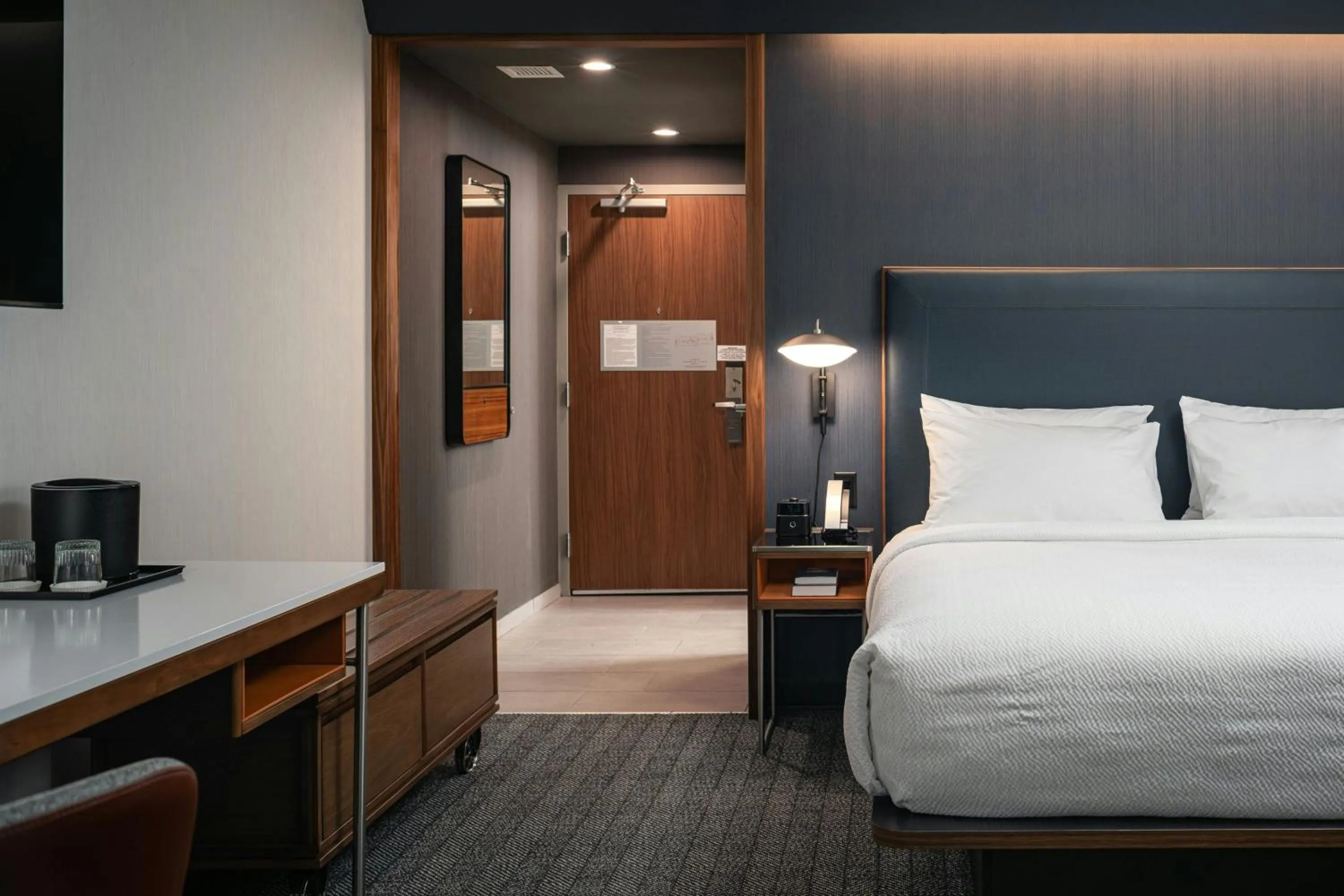 Photo of the whole room, Bed in Courtyard by Marriott Cleveland TN