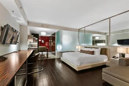 Palms Place Hotel StripView with Open Balcony -23