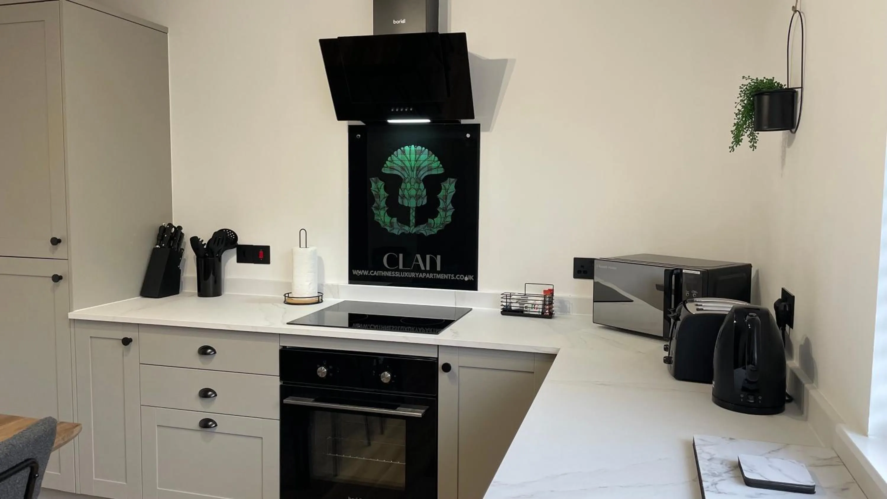 Kitchen or kitchenette in Braeview - by Caithness Luxury Apartments NC500 - 3 Bedroom Luxury holiday home - Sleeps Work teams upto 3 & holiday makers upto 5