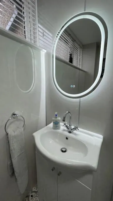 Braeview - by Caithness Luxury Apartments NC500 - 3 Bedroom Luxury holiday home - Sleeps Work teams upto 3 & holiday makers upto 5