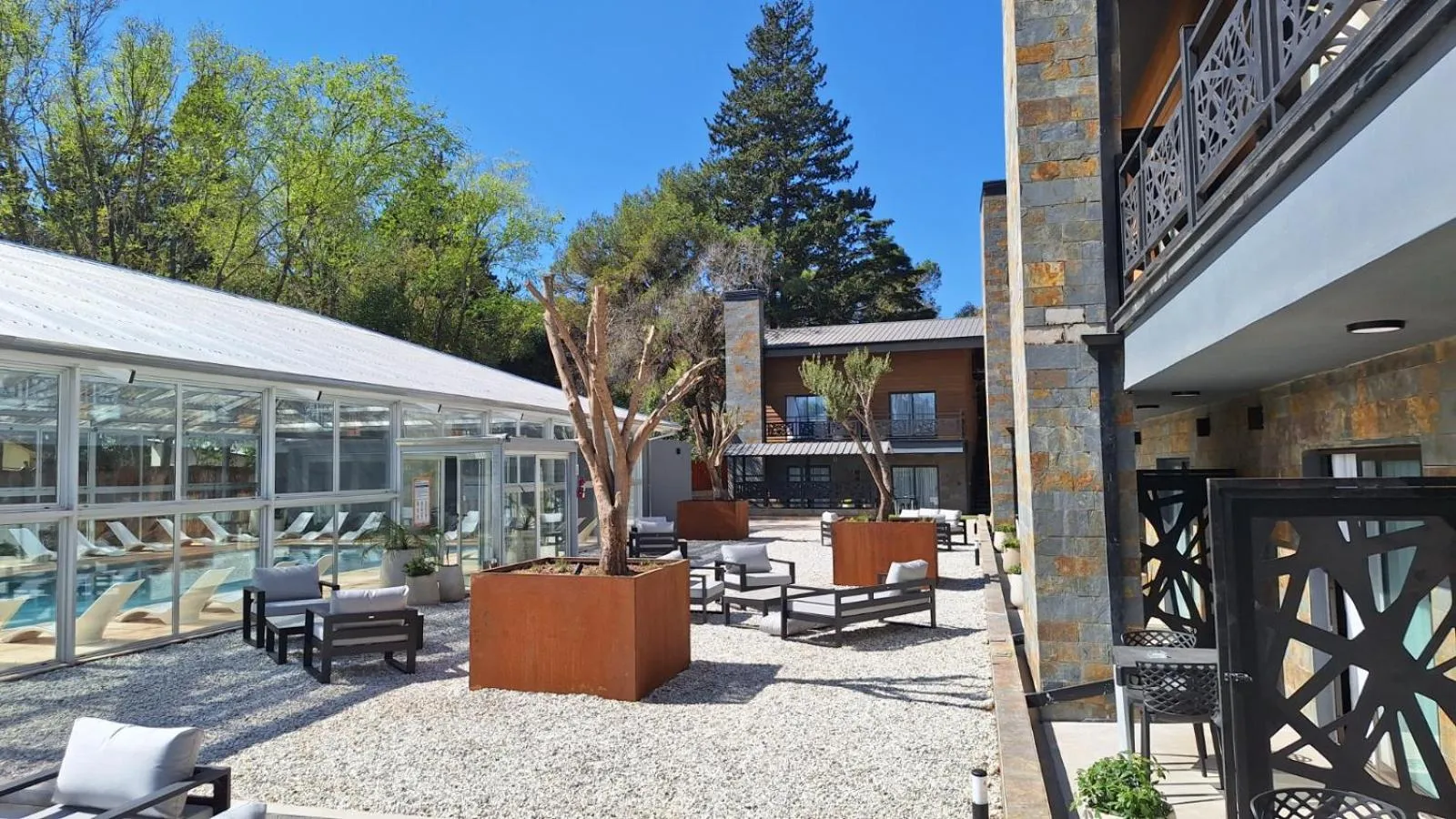 BlackStone Apart Boutique Hotel