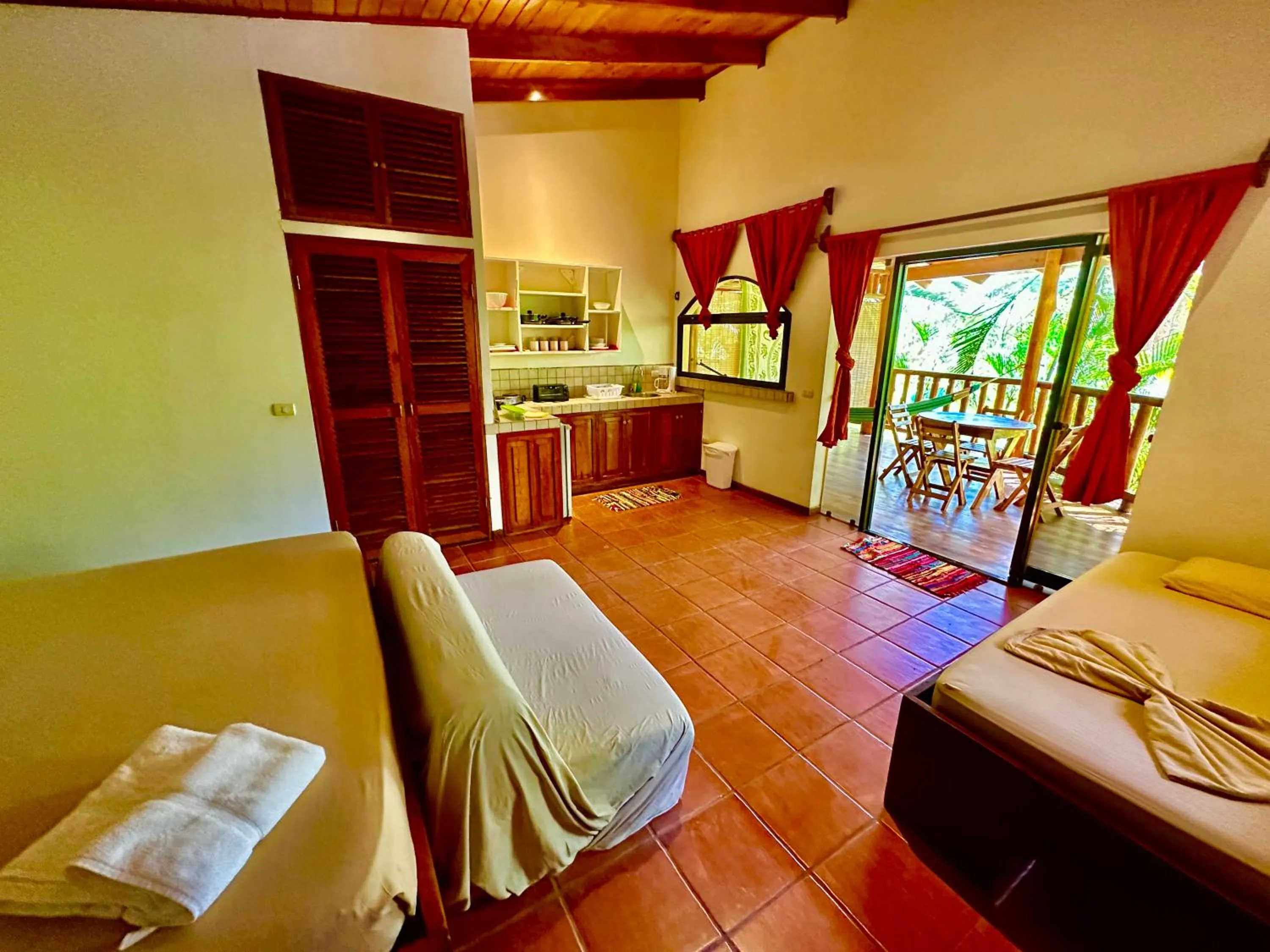 Kitchen or kitchenette, Bed in Pacifica Surf Studios