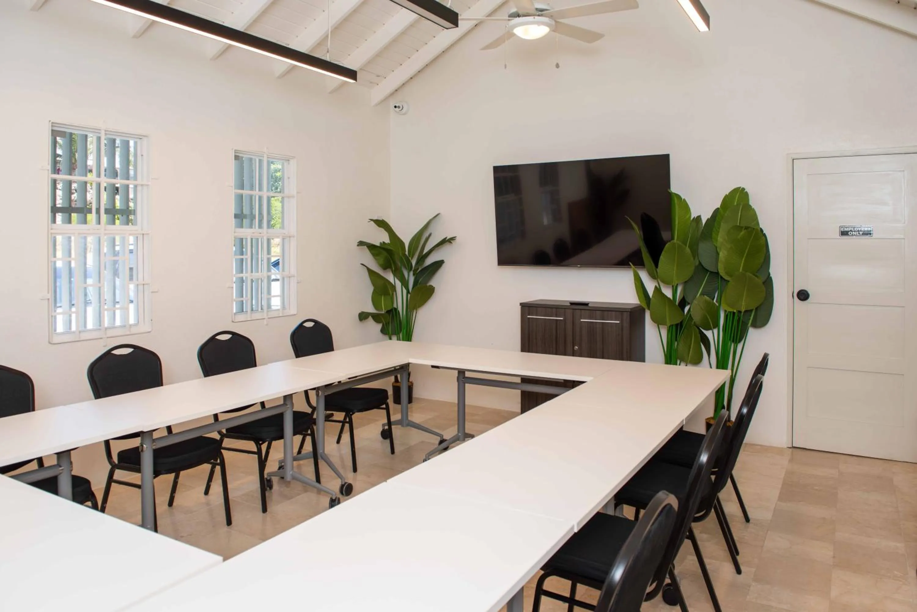 TV and multimedia in South Point Hotel Inc