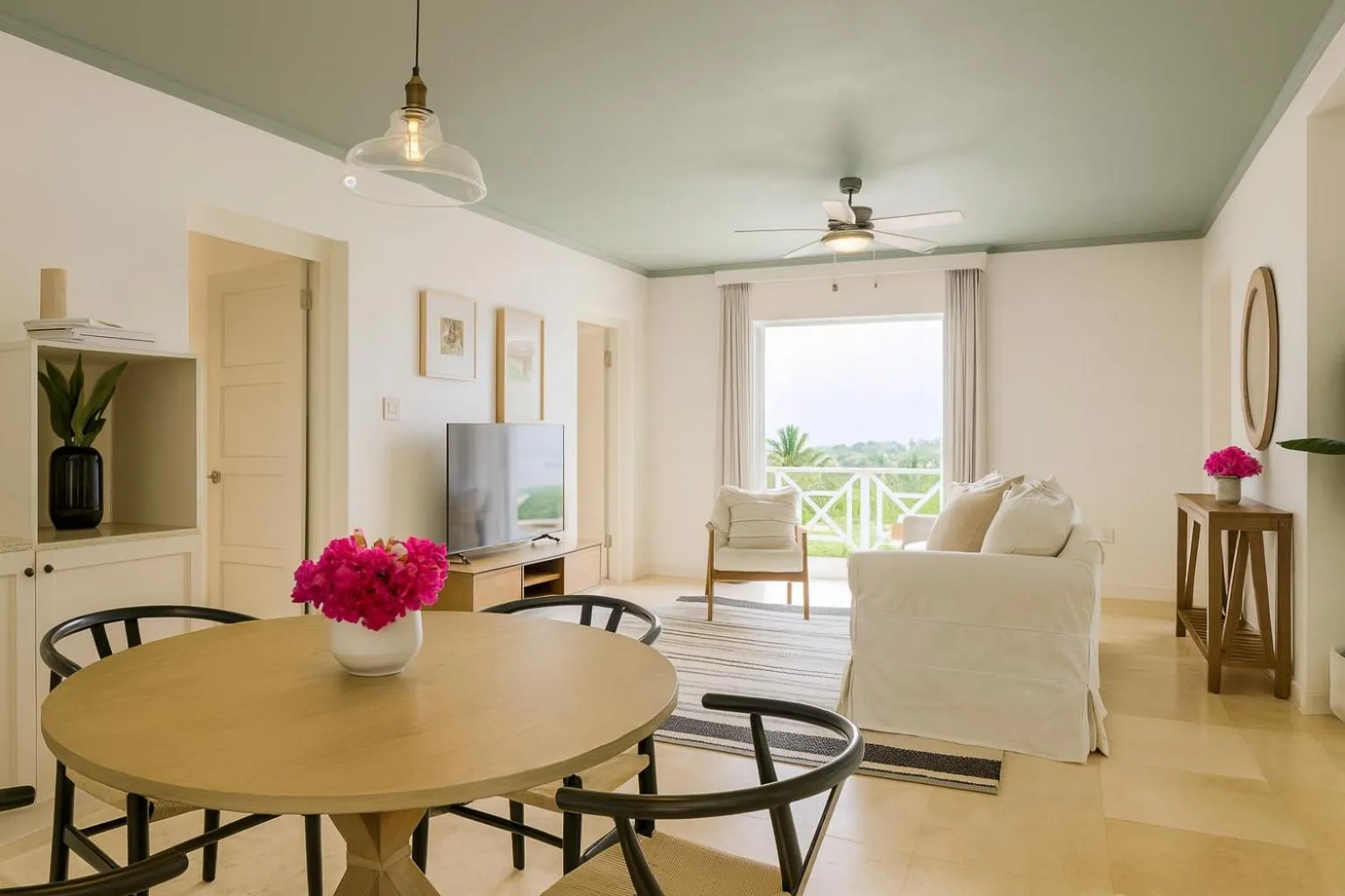 TV and multimedia in South Point Hotel Inc