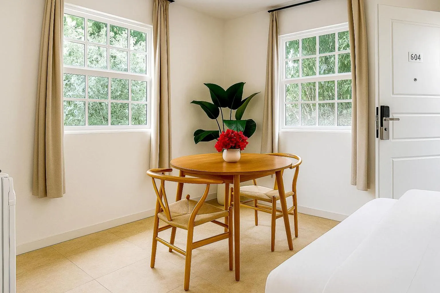 Living room, Bed in South Point Hotel Inc