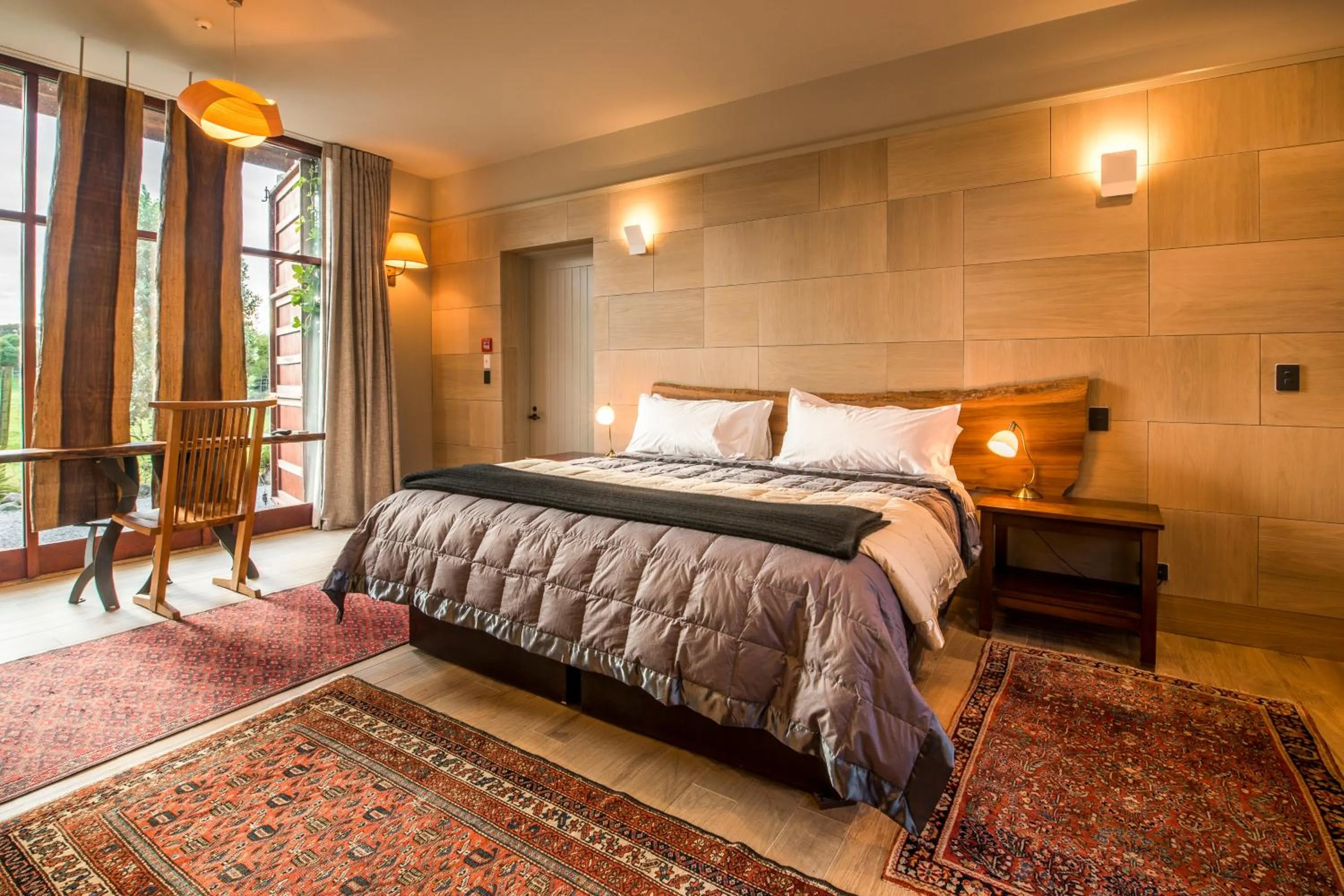 Bed in Hapuku Lodge & Tree Houses