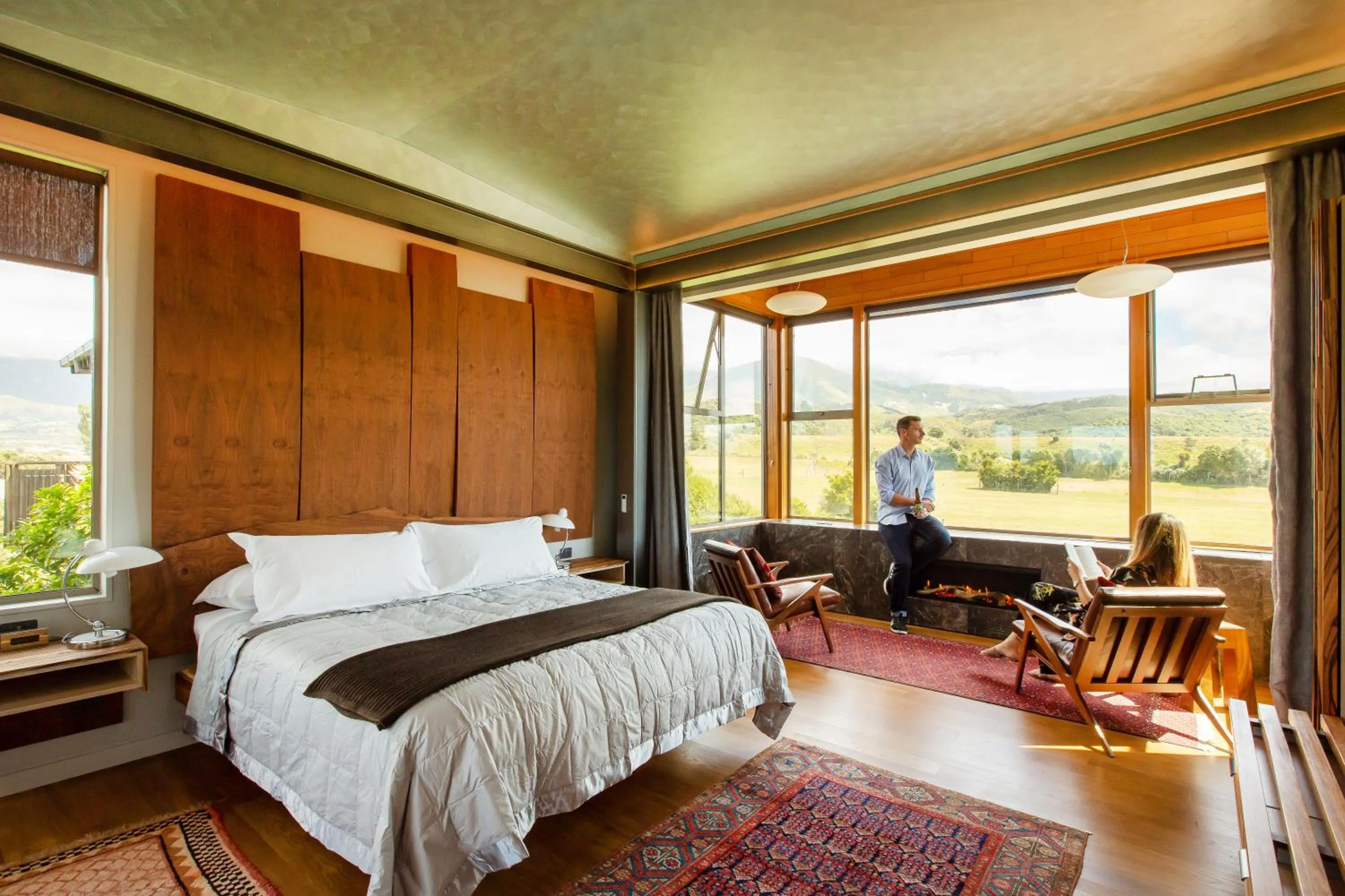 Bed in Hapuku Lodge & Tree Houses