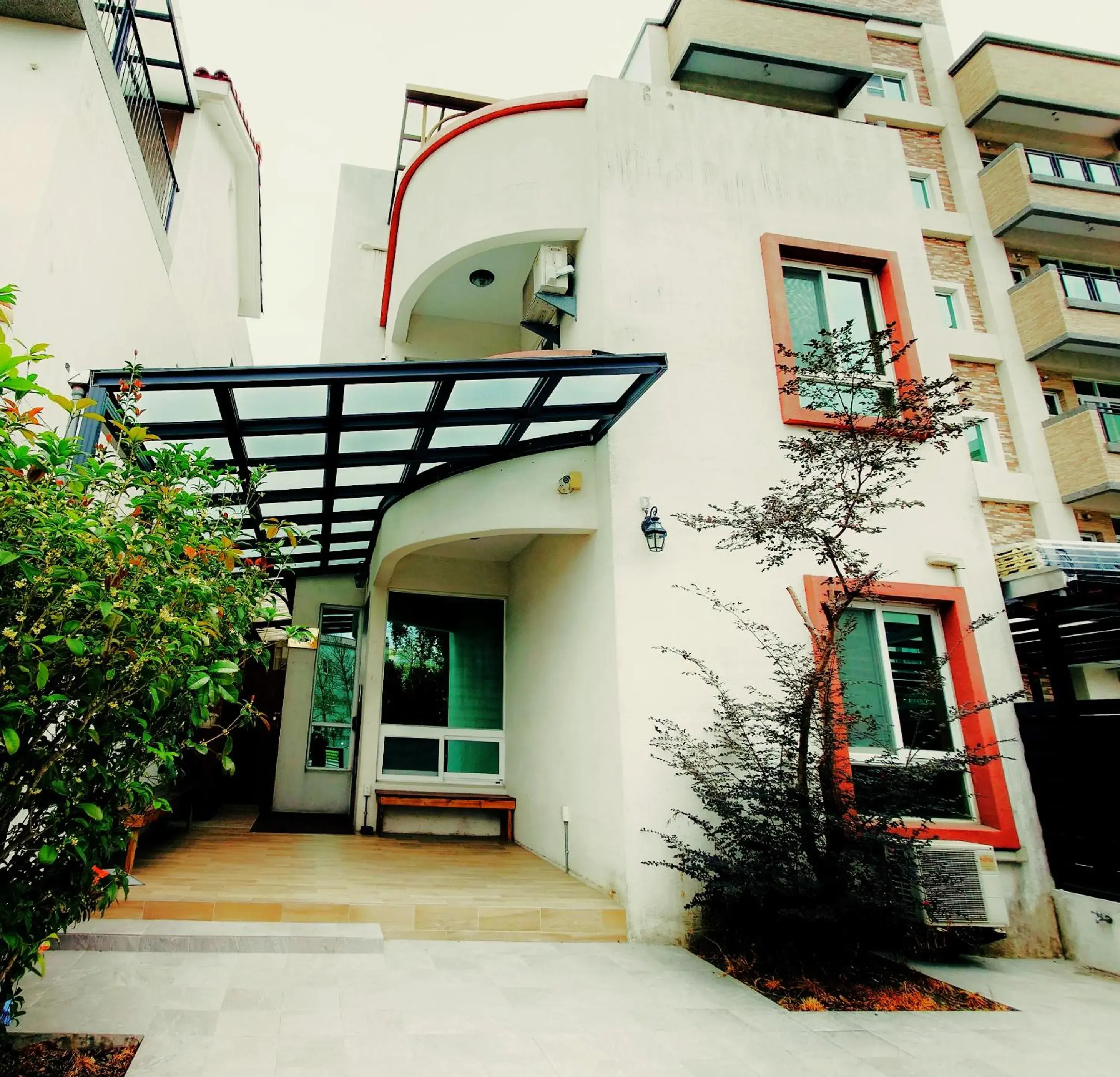 Property building in 輕旅小站 Soft Travel Hostel Property building in 輕旅小站 Soft Travel Hostel