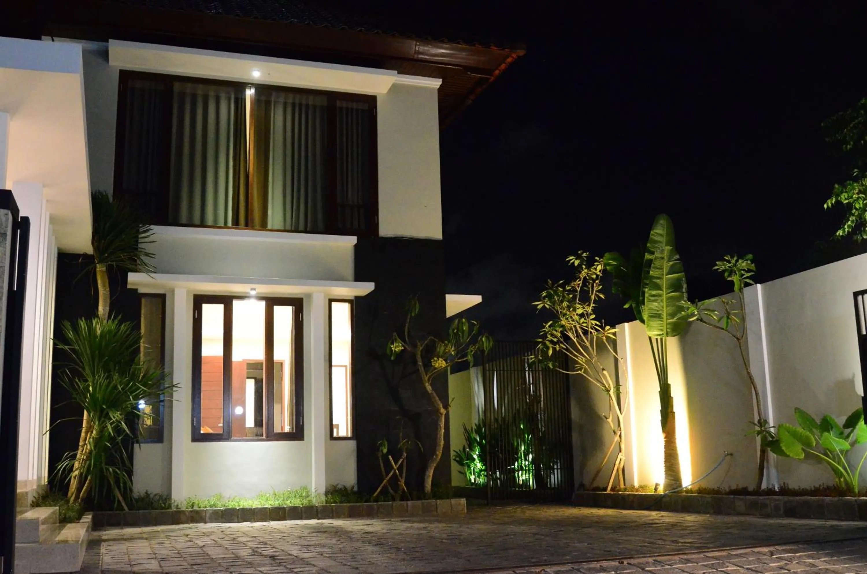 Facade/entrance in The Arnaya