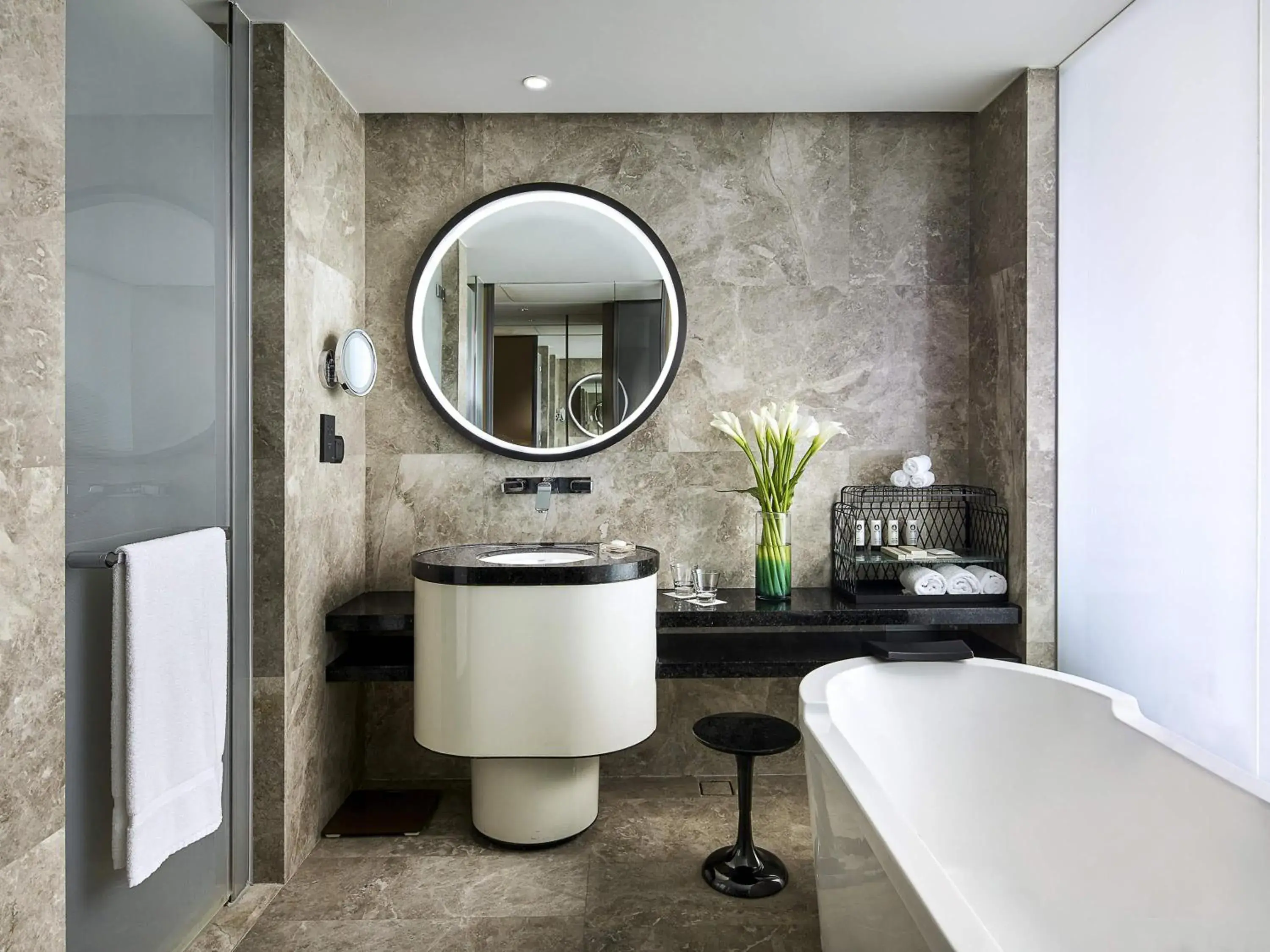 Luxury Twin Room inclusive Mini Bar for the first round and 20% discount in Chinese Restaurant in Sofitel Beijing Central Luxury Twin Room inclusive Mini Bar for the first round and 20% discount in Chinese Restaurant in Sofitel Beijing Central