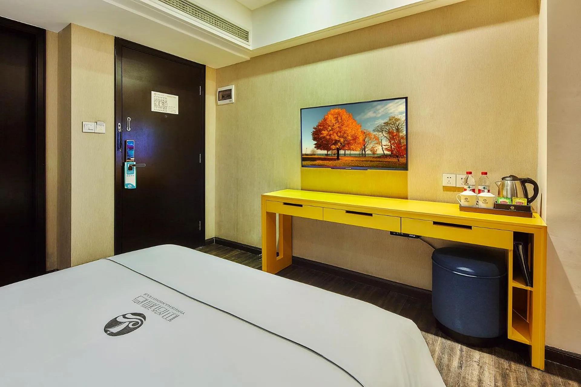 TV and multimedia, Bed in Insail Hotels -Huanshi Road Taojin Metro Station Guangzhou- Free shuttle bus for Canton Fair