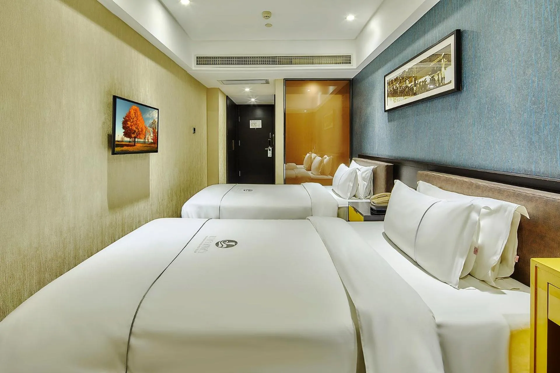 Bed in Insail Hotels -Huanshi Road Taojin Metro Station Guangzhou- Free shuttle bus for Canton Fair