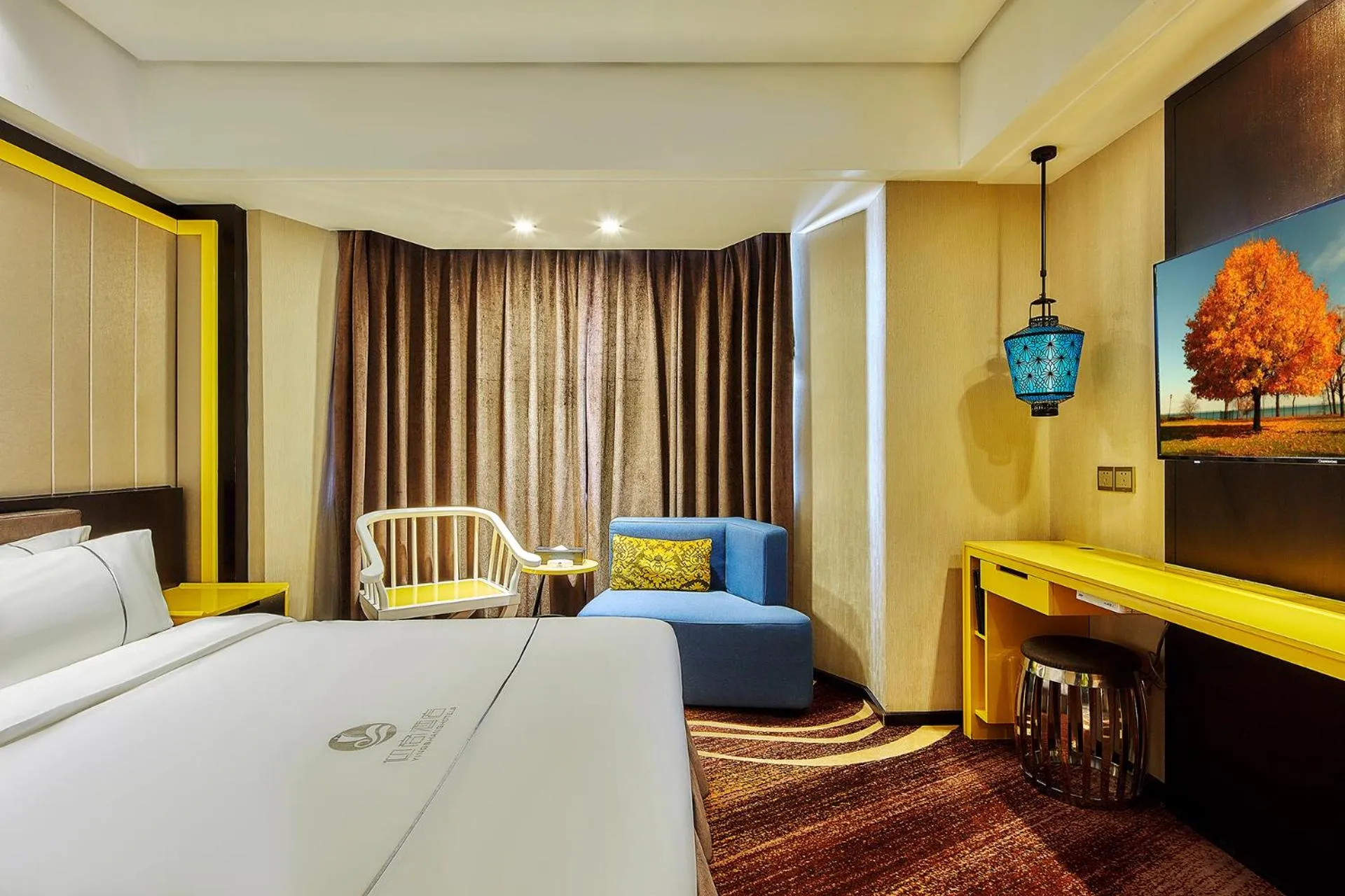 Photo of the whole room, Bed in Insail Hotels -Huanshi Road Taojin Metro Station Guangzhou- Free shuttle bus for Canton Fair