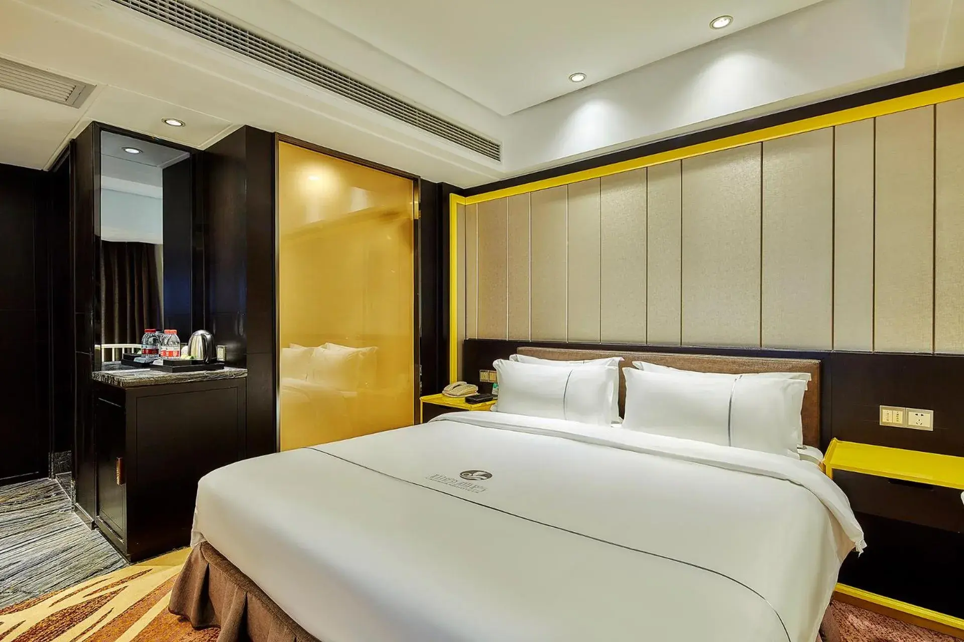 Bed in Insail Hotels -Huanshi Road Taojin Metro Station Guangzhou- Free shuttle bus for Canton Fair Bed in Insail Hotels -Huanshi Road Taojin Metro Station Guangzhou- Free shuttle bus for Canton Fair