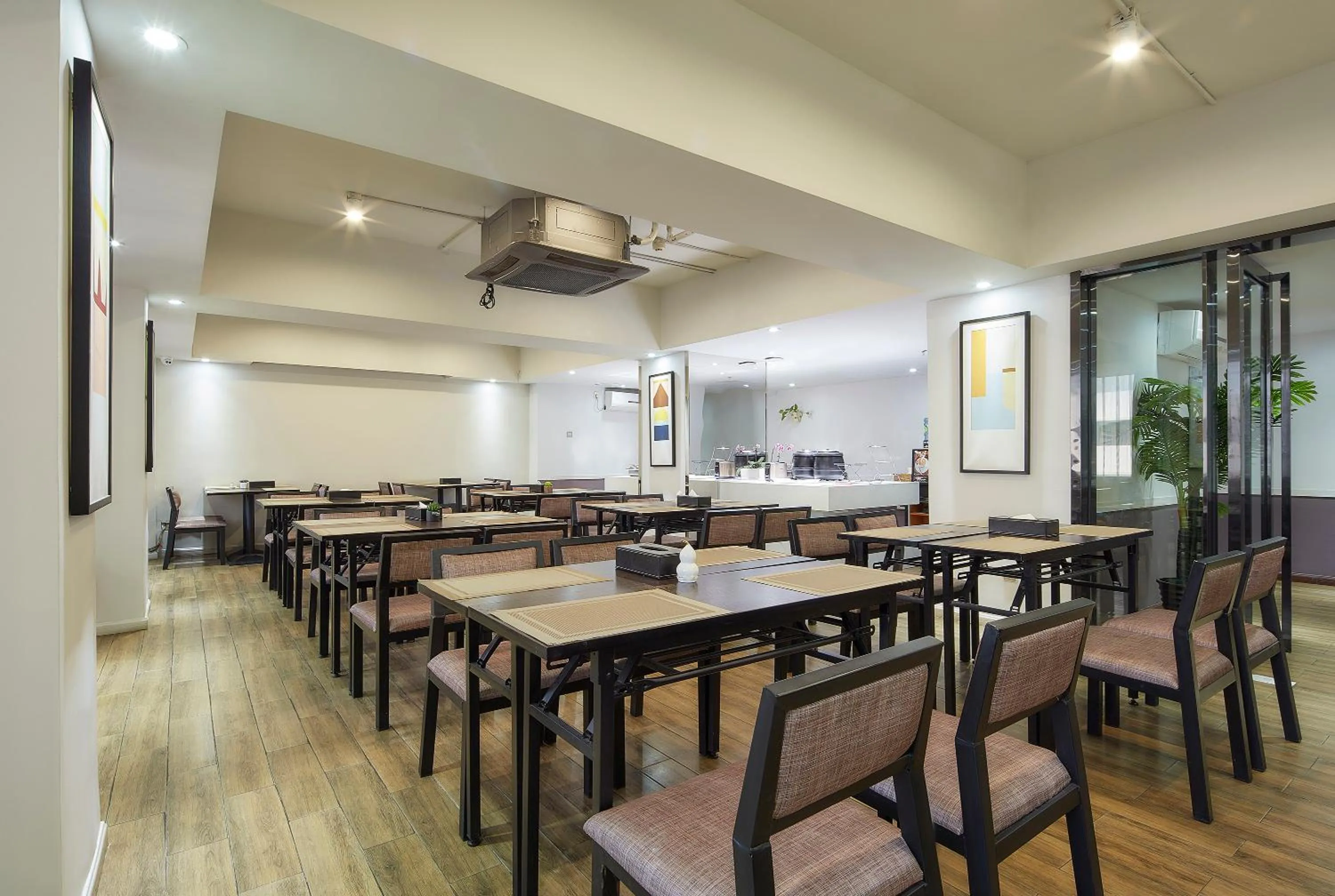 Restaurant/places to eat in Insail Hotels -Huanshi Road Taojin Metro Station Guangzhou- Free shuttle bus for Canton Fair