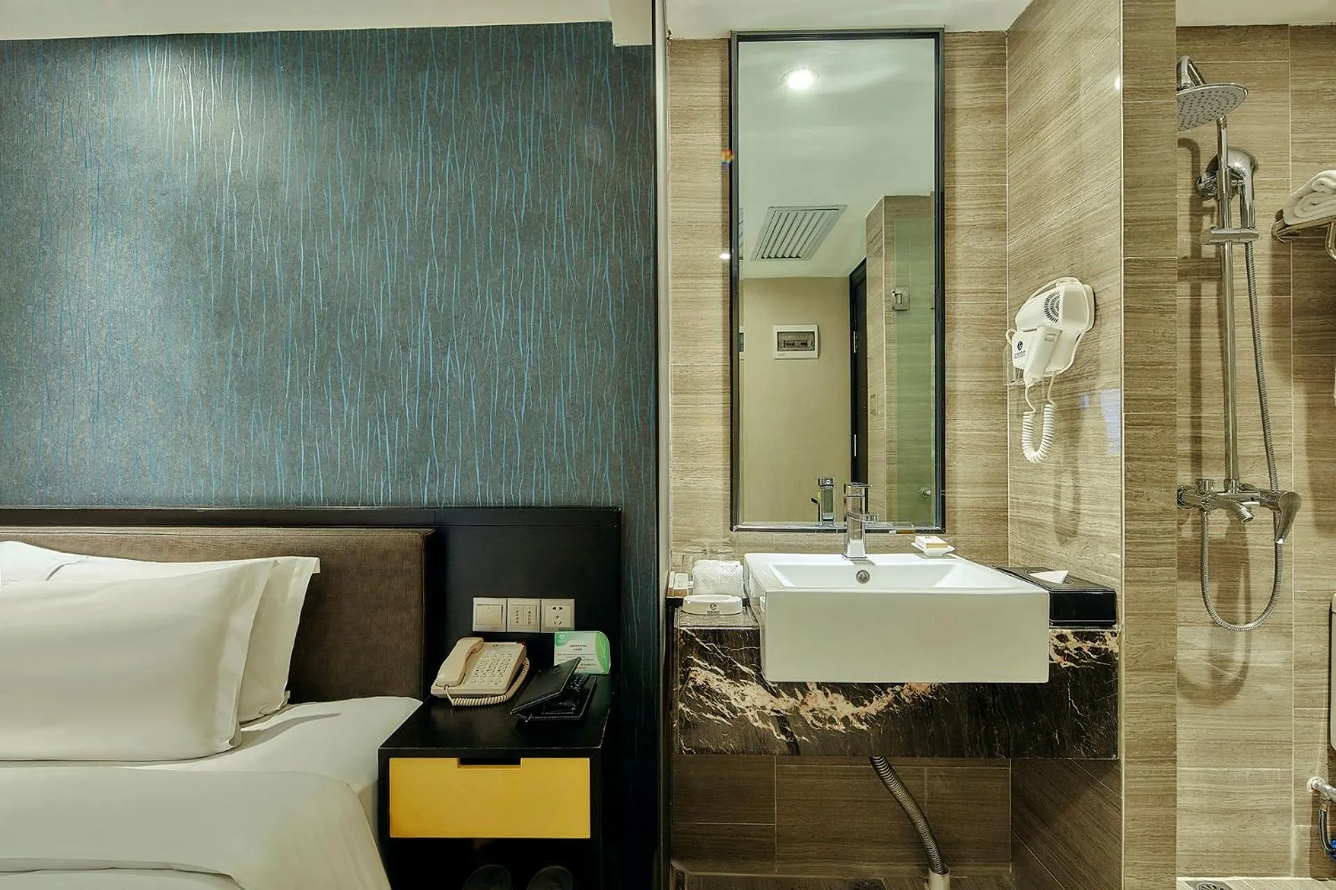 Bathroom in Insail Hotels -Huanshi Road Taojin Metro Station Guangzhou- Free shuttle bus for Canton Fair