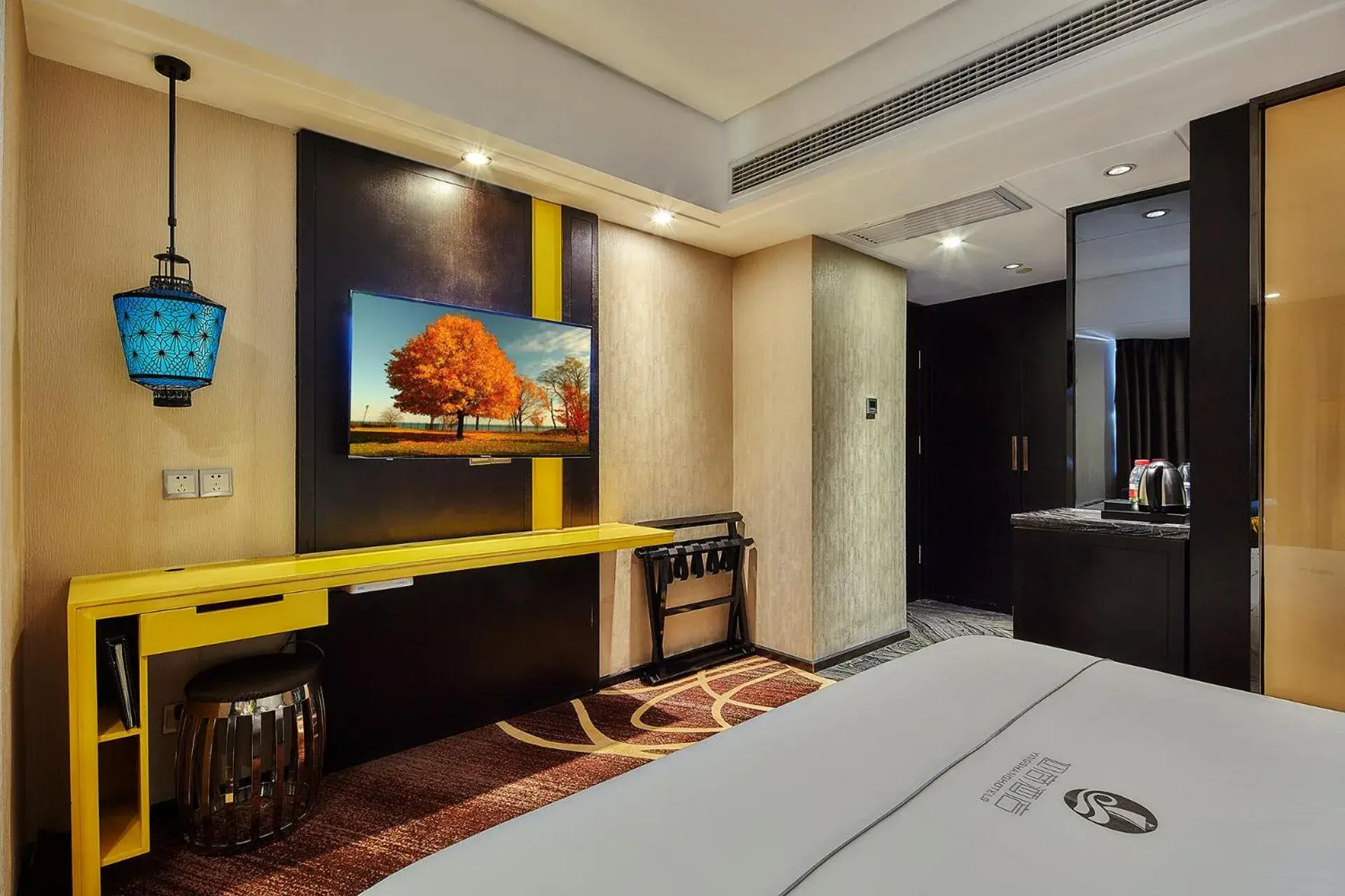 Photo of the whole room, Bed in Insail Hotels -Huanshi Road Taojin Metro Station Guangzhou- Free shuttle bus for Canton Fair Photo of the whole room, Bed in Insail Hotels -Huanshi Road Taojin Metro Station Guangzhou- Free shuttle bus for Canton Fair