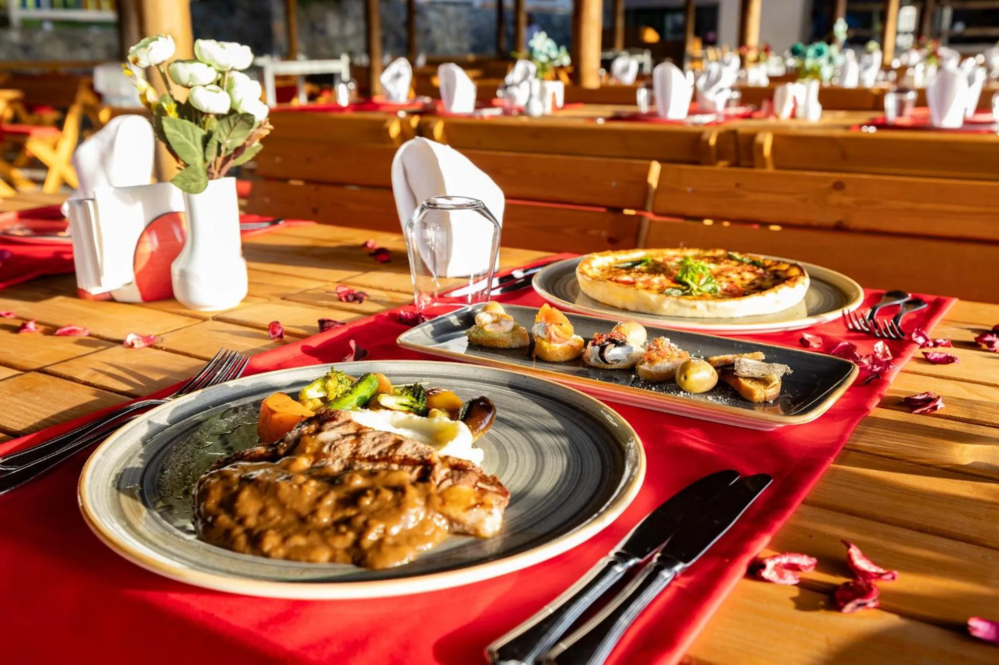 Food and drinks in Ramada Resort Kusadasi & Golf