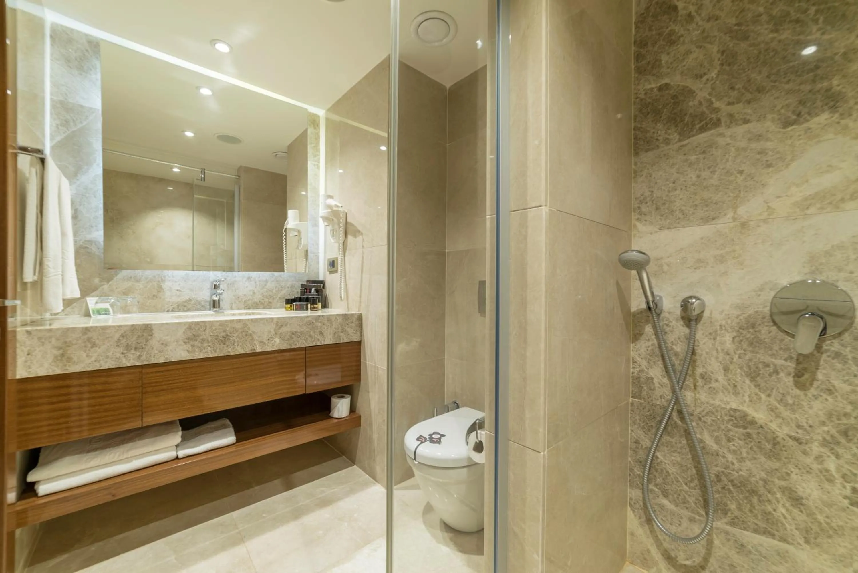 Shower in Ramada Resort Kusadasi & Golf
