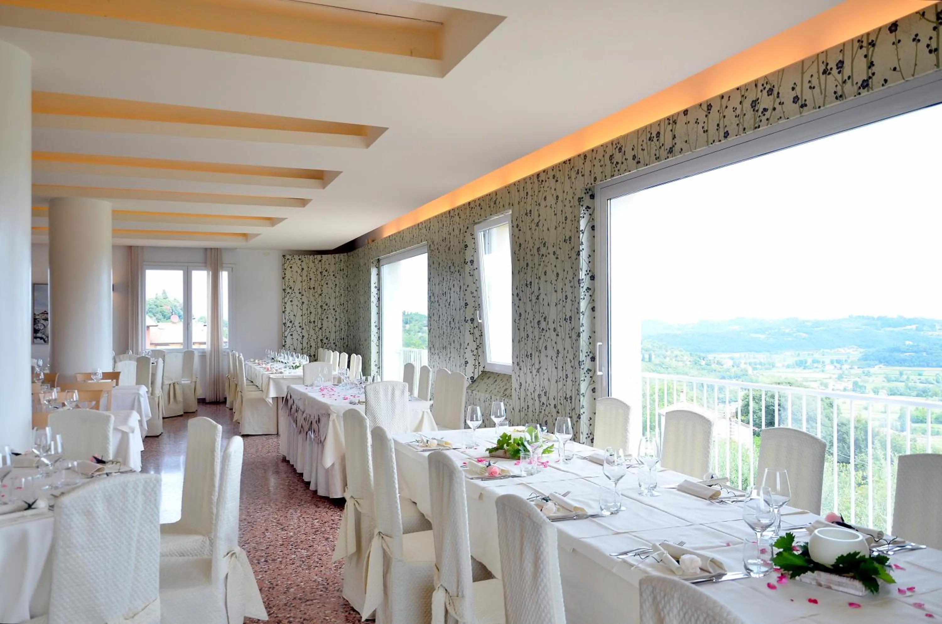 Restaurant/places to eat in CRICHELON