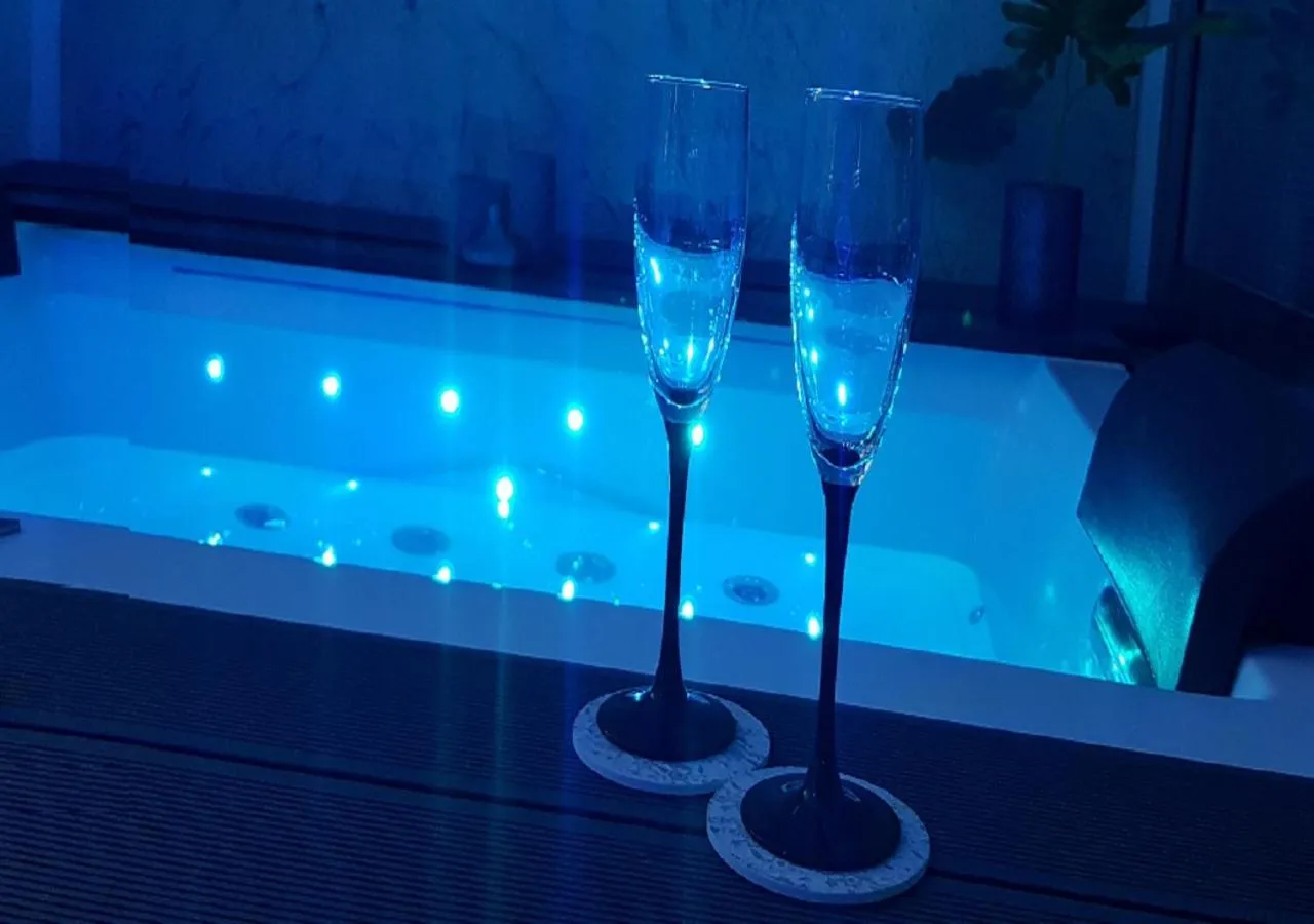 Hot Tub in Residence Villa Rosa dei Venti