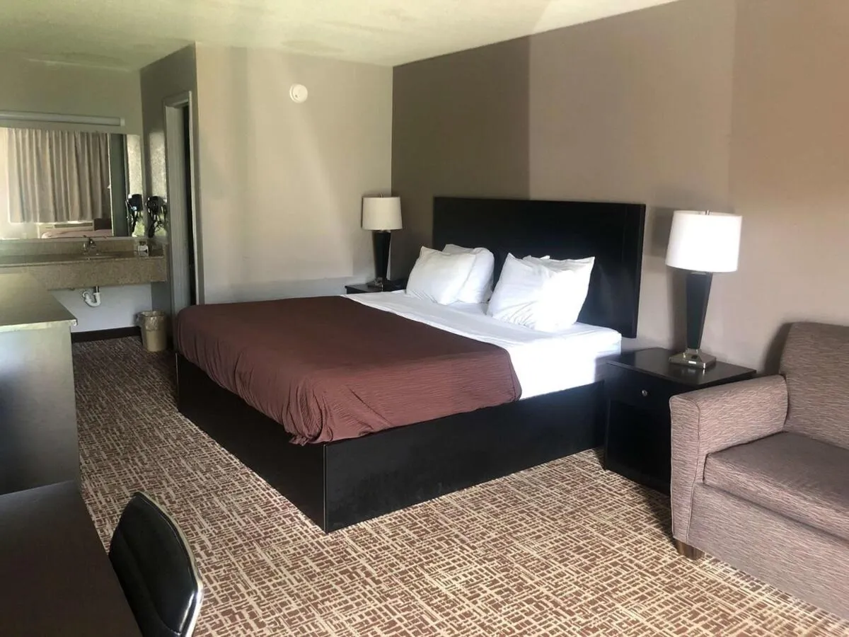 Bed in America's Best Value Inn