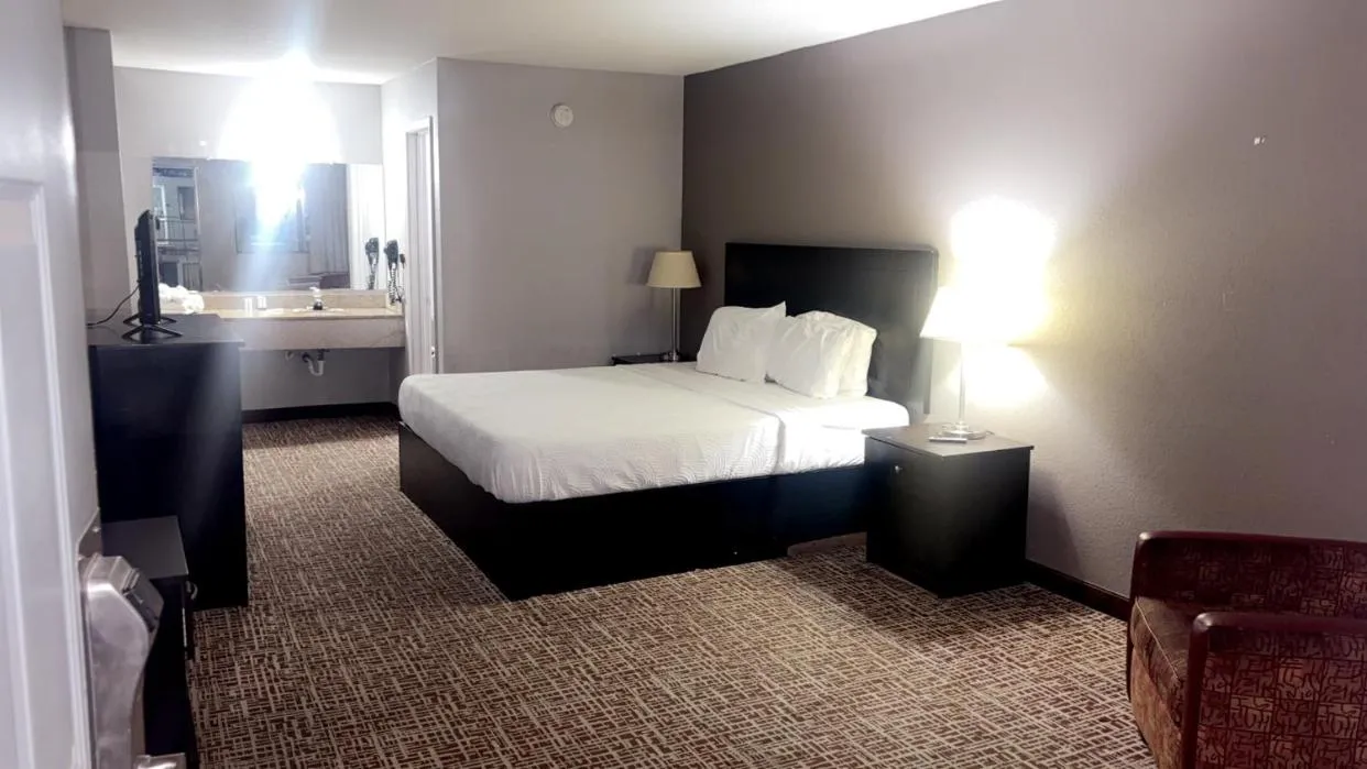 Bed in America's Best Value Inn