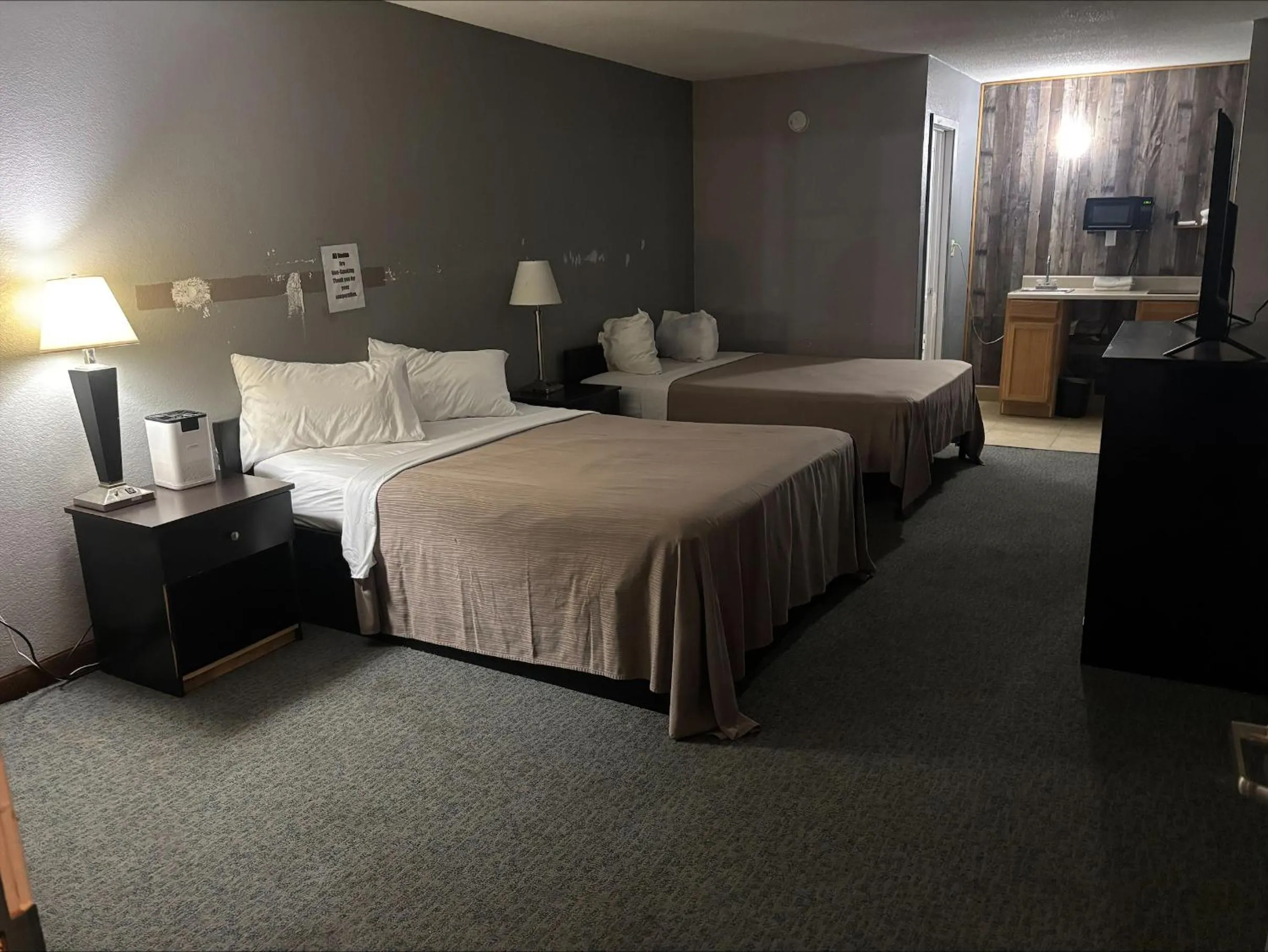 Bed in America's Best Value Inn