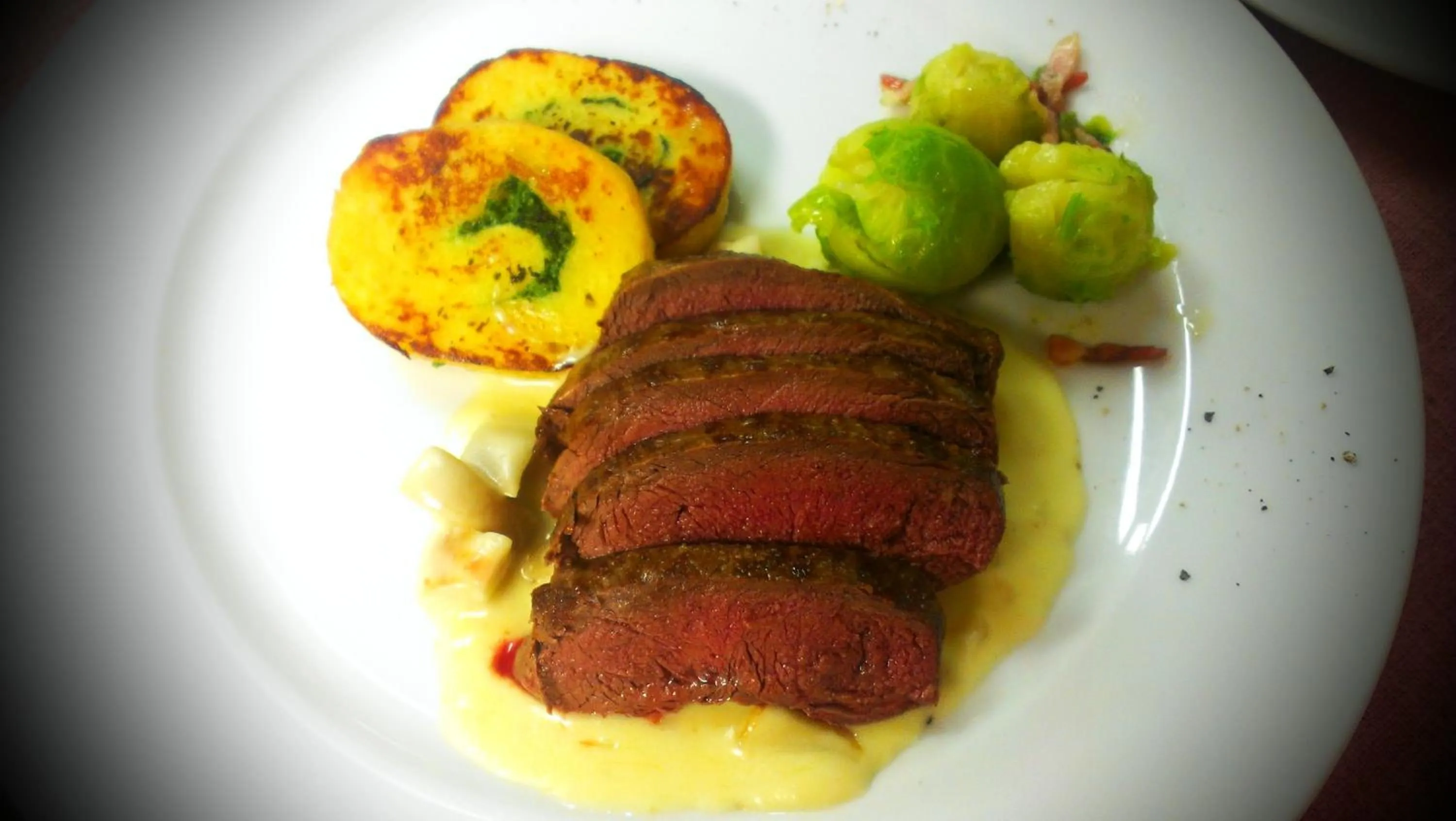 Restaurant/places to eat in Hotel-Restaurant Bellevue