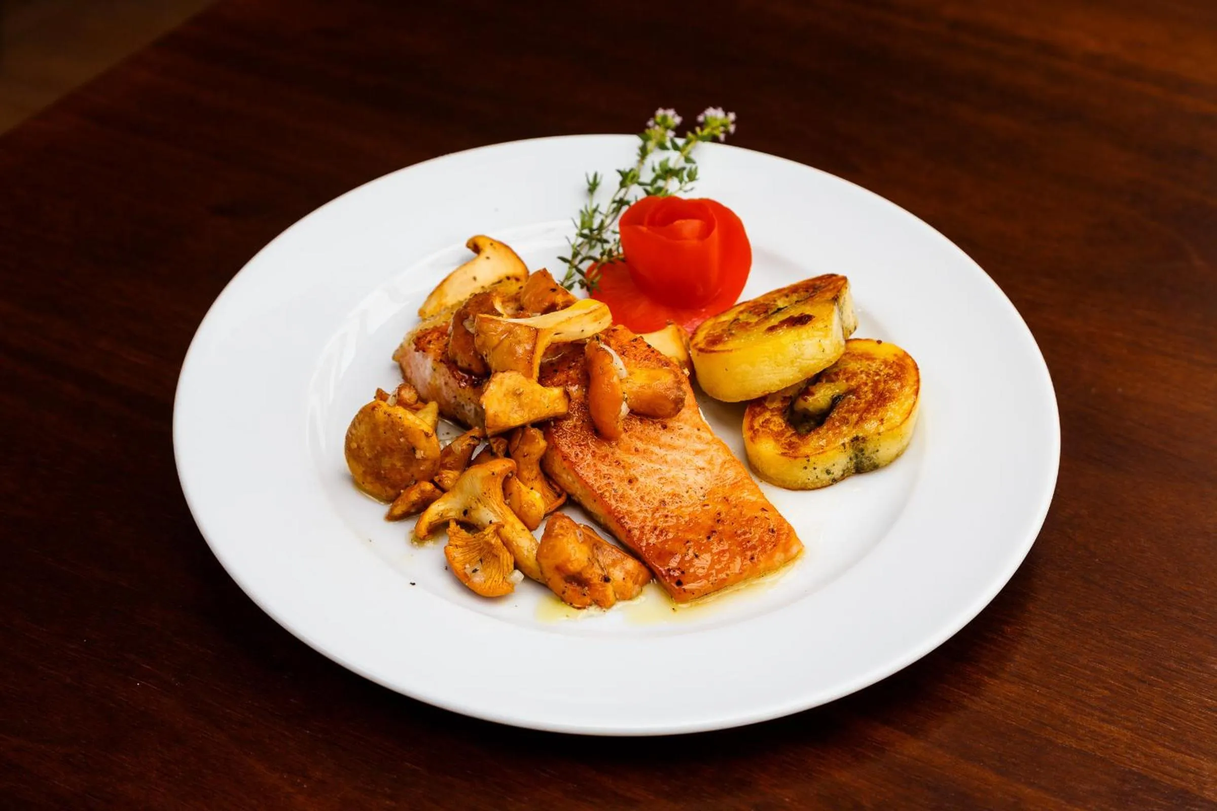 Restaurant/places to eat in Hotel-Restaurant Bellevue