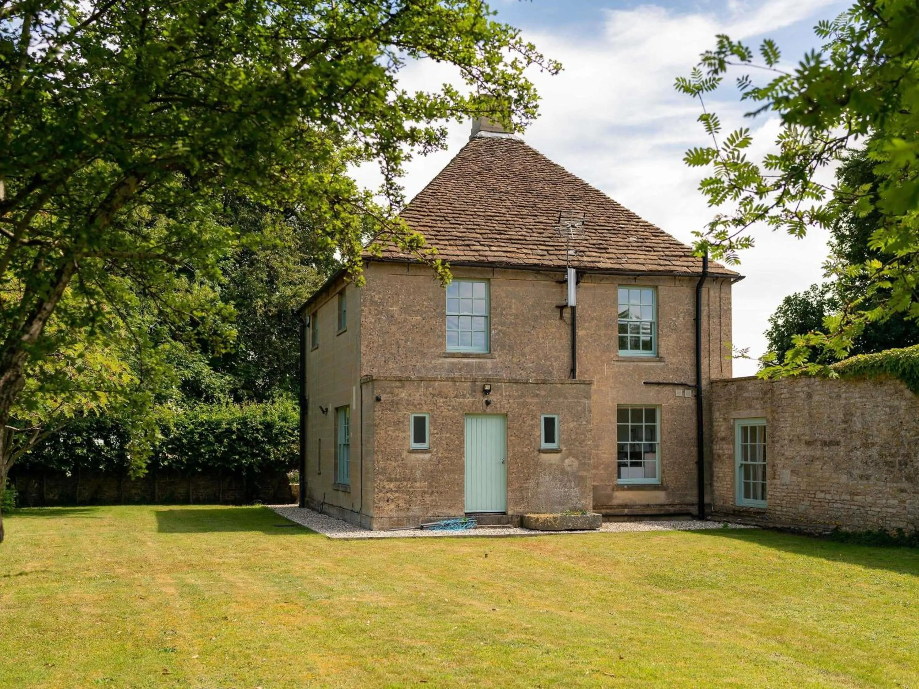 Bedroom in Lucknam Park, Emblems Collection
