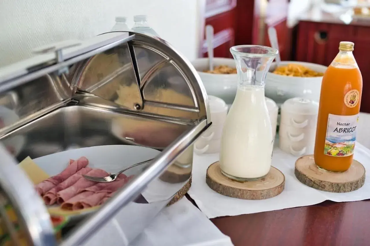 Breakfast in Bateau Hotel à quai Le Chardonnay Breakfast in Bateau Hotel à quai Le Chardonnay