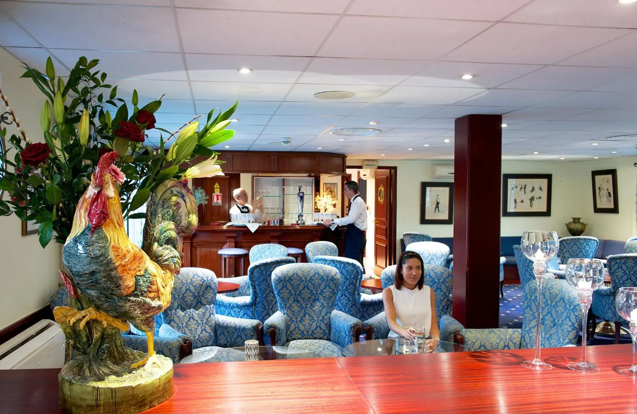 Lounge or bar in Bateau Hotel à quai Le Chardonnay Lounge or bar in Bateau Hotel à quai Le Chardonnay