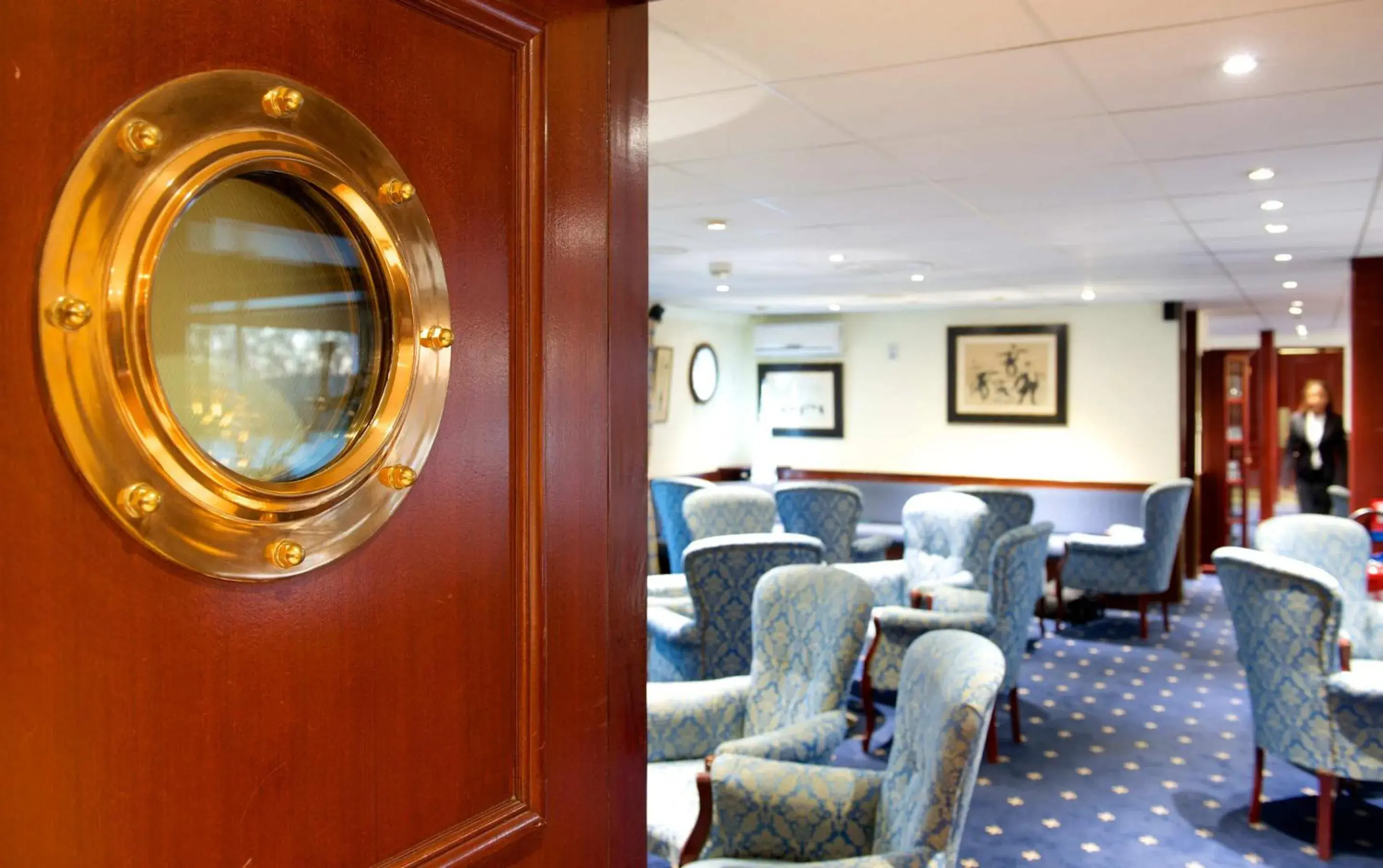 Lobby or reception in Bateau Hotel à quai Le Chardonnay Lobby or reception in Bateau Hotel à quai Le Chardonnay