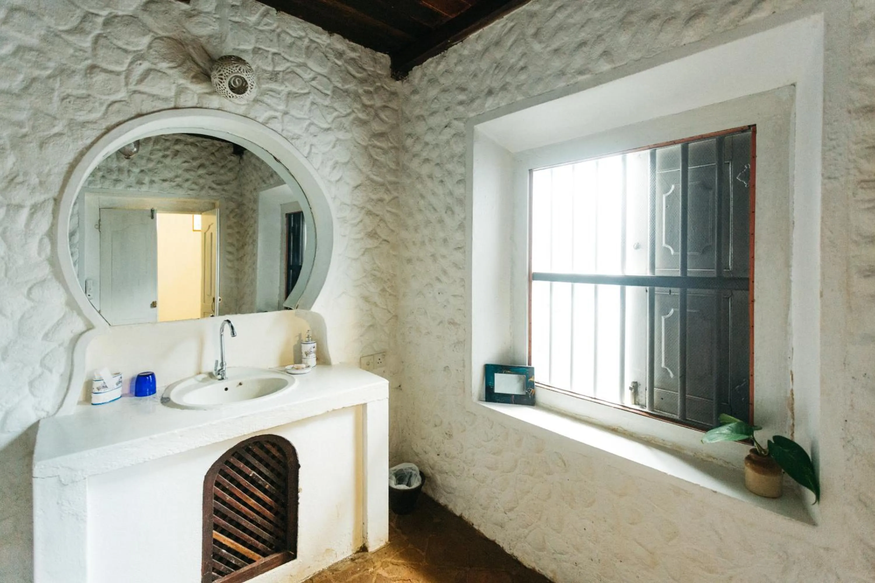 Bathroom in Secret Garden Villa - Unawatuna