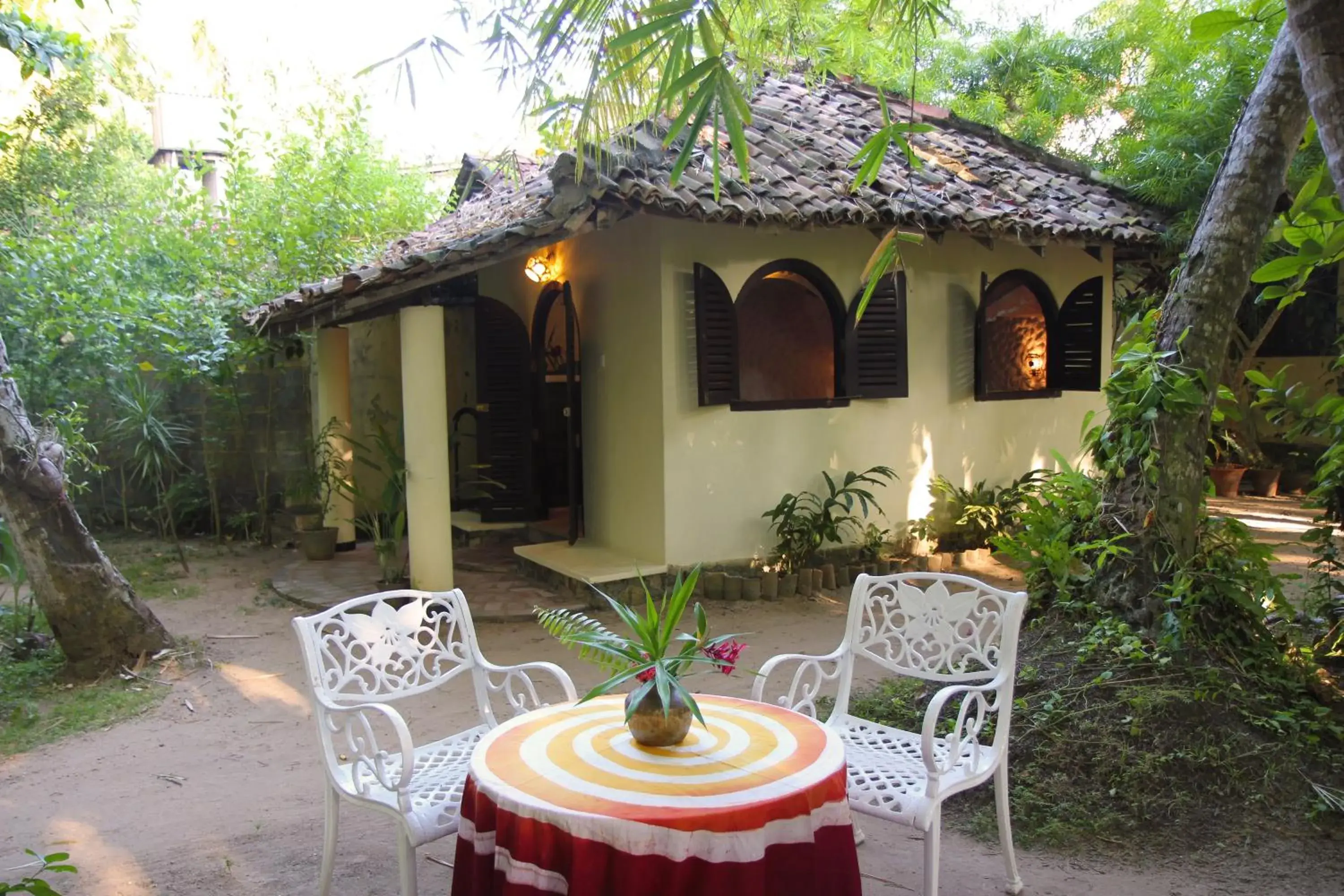 Economy Twin Room in Secret Garden Villa - Unawatuna Economy Twin Room in Secret Garden Villa - Unawatuna