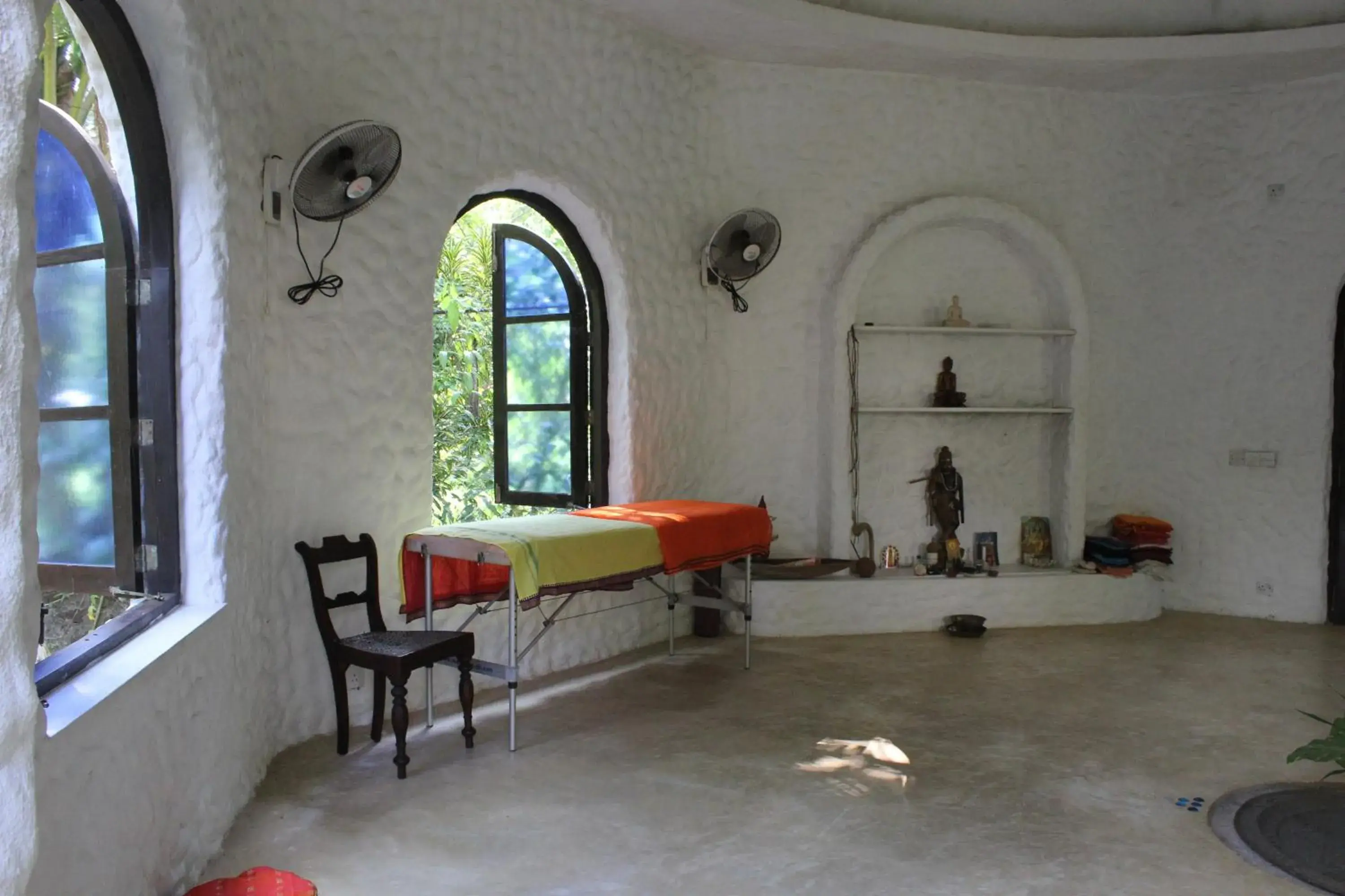 Massage, Bed in Secret Garden Villa - Unawatuna Massage, Bed in Secret Garden Villa - Unawatuna