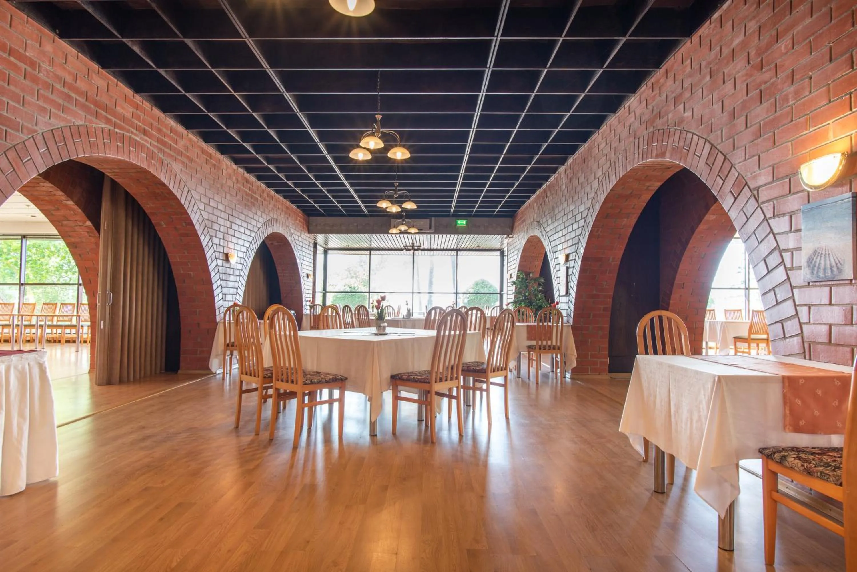 Restaurant/places to eat in Villa Andropoff