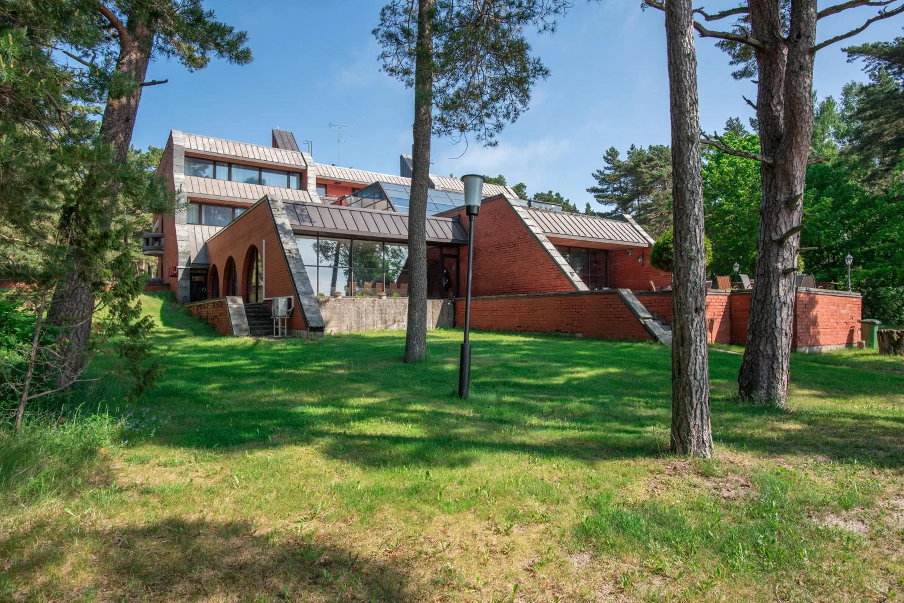 Property building in Villa Andropoff