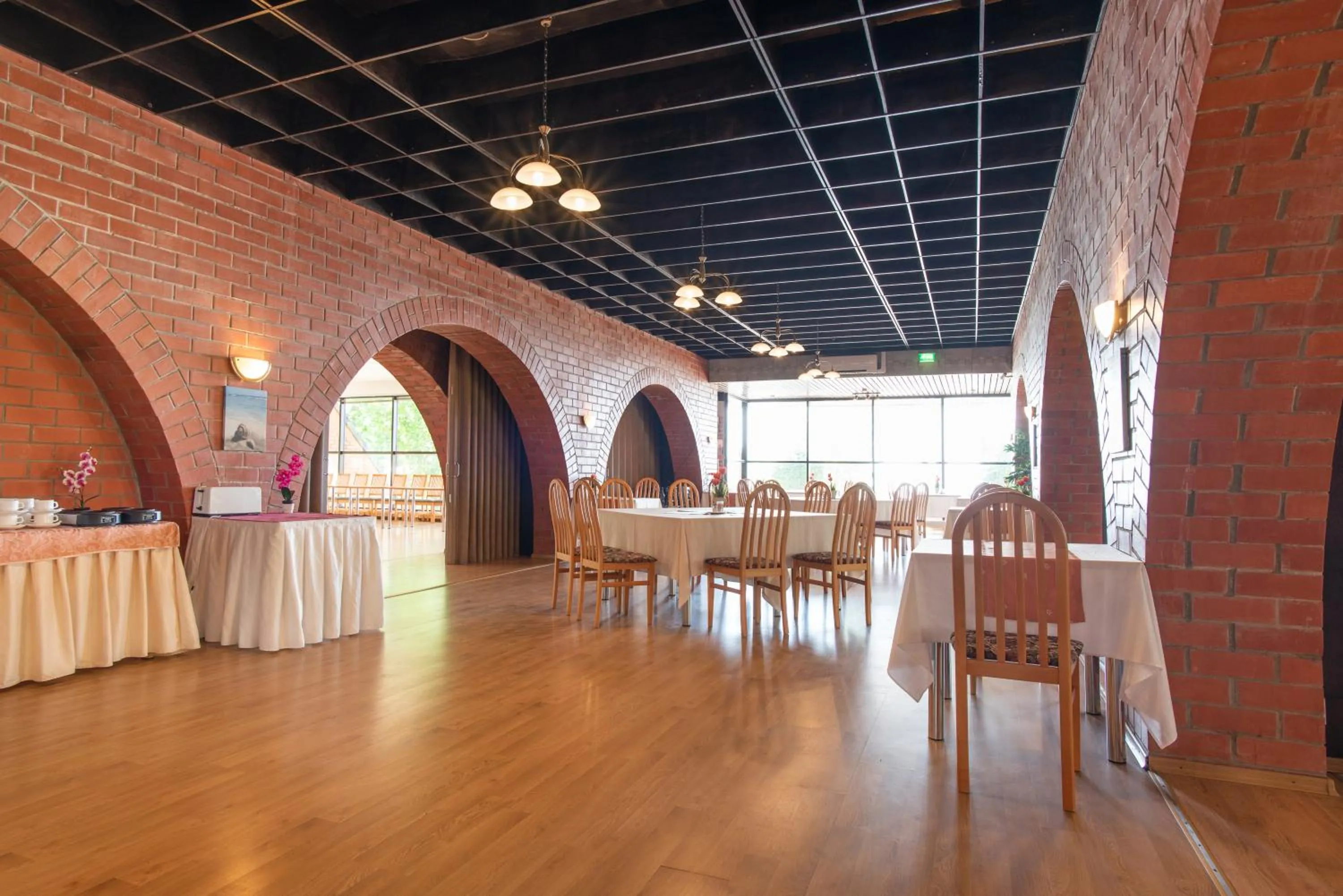 Restaurant/places to eat in Villa Andropoff