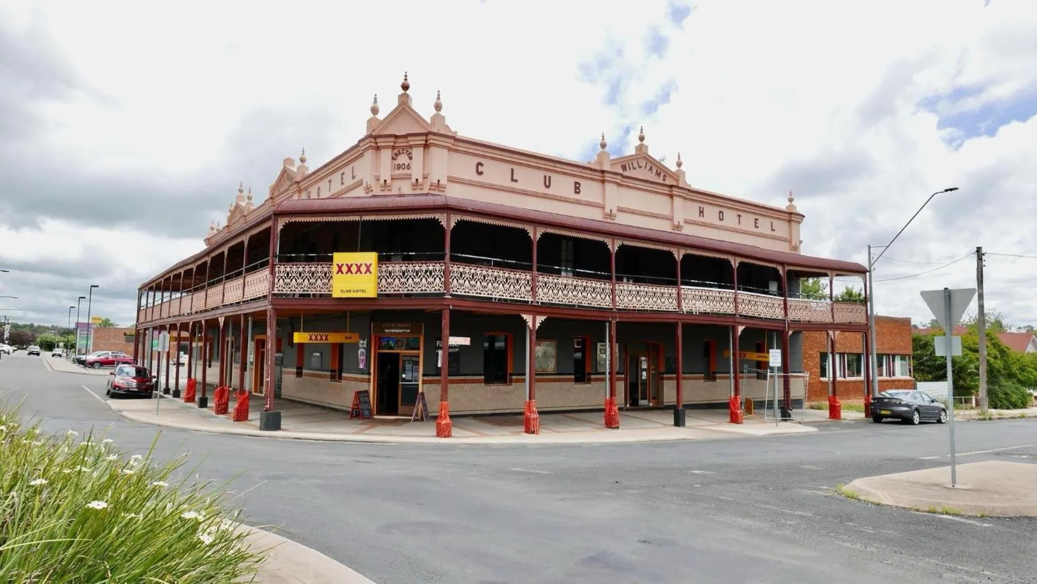 Club Hotel