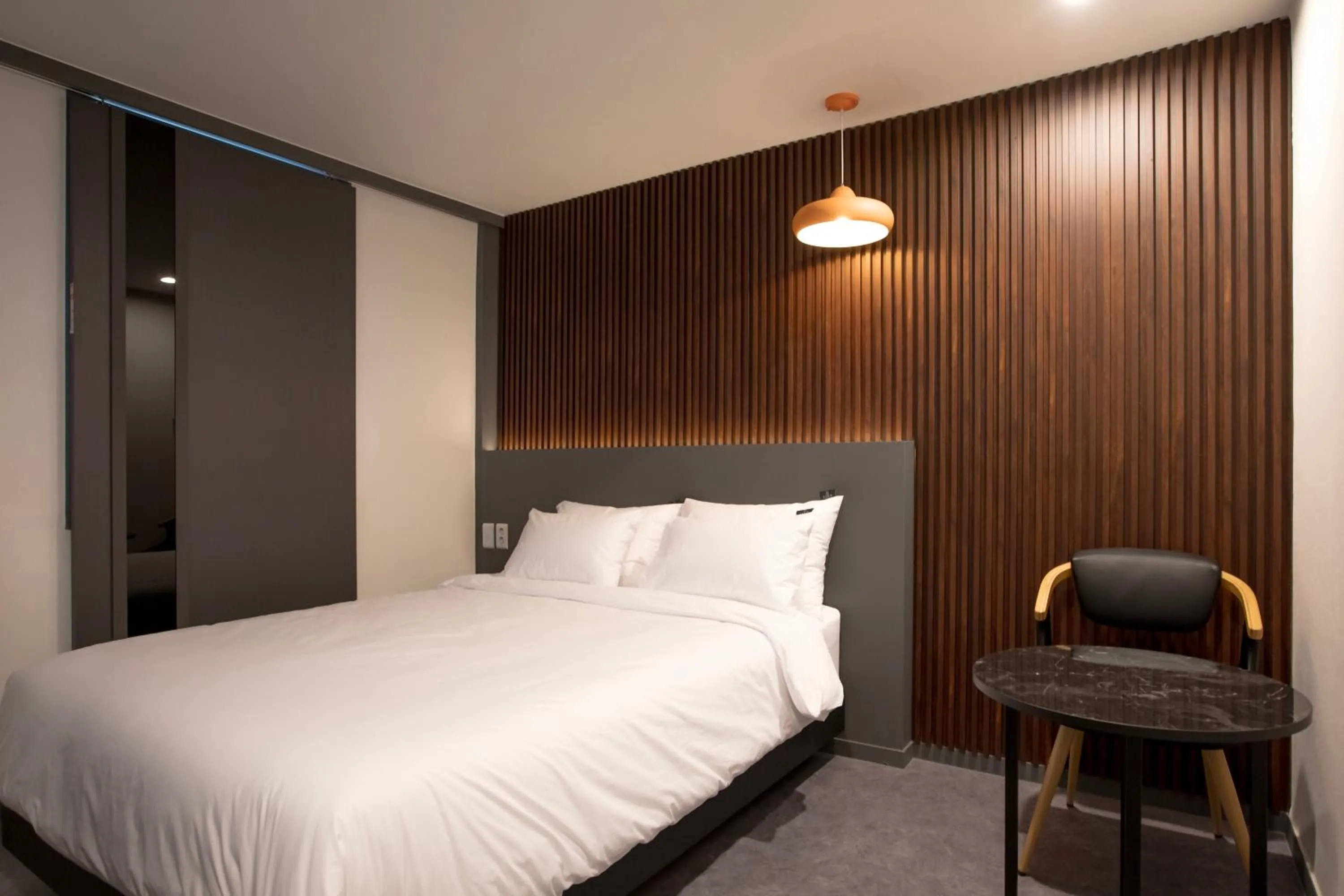 Bedroom, Bed in Luce Hotel