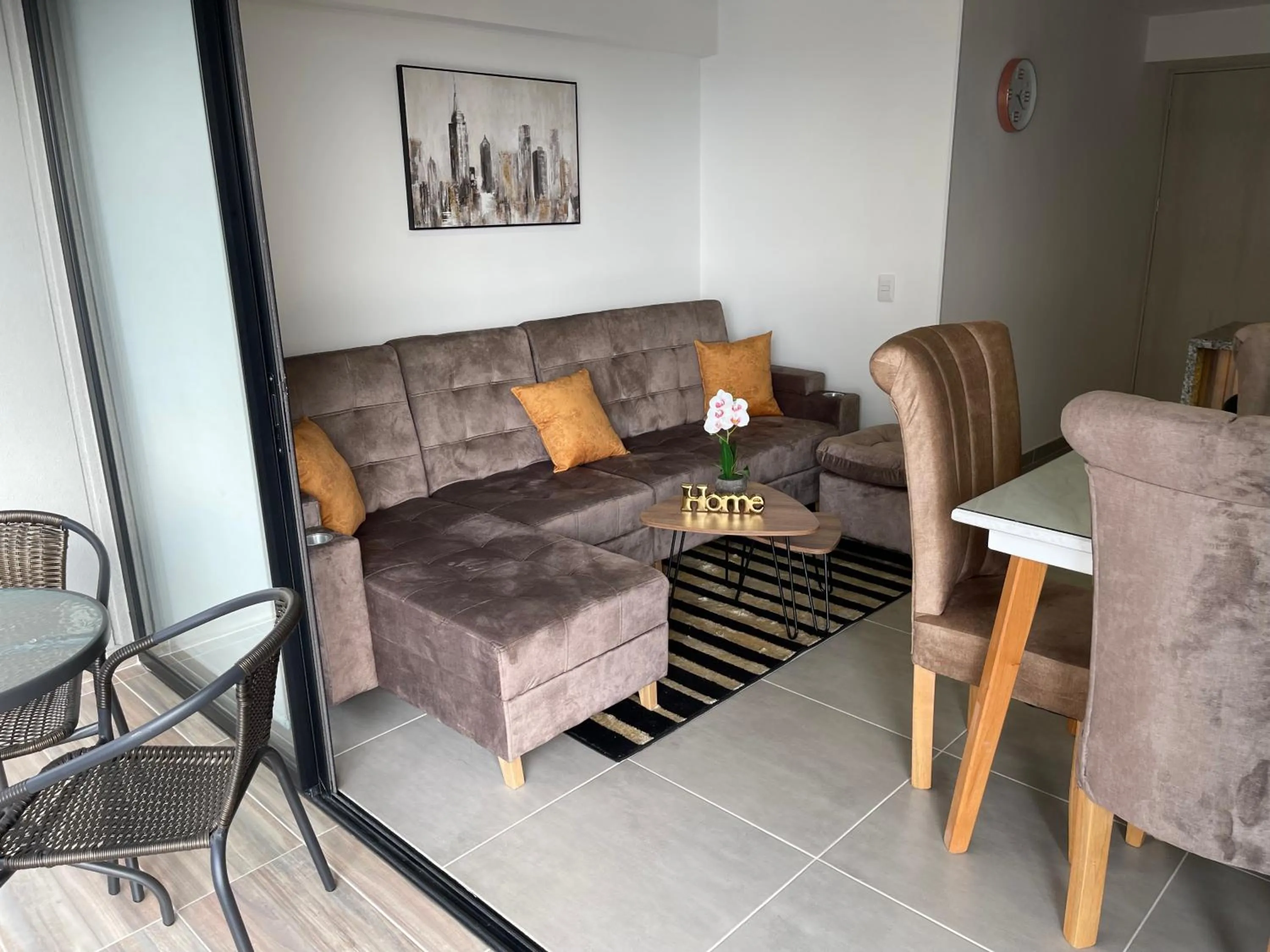 Living room in Acogedor apartamento cerca de clínica en F/blanca