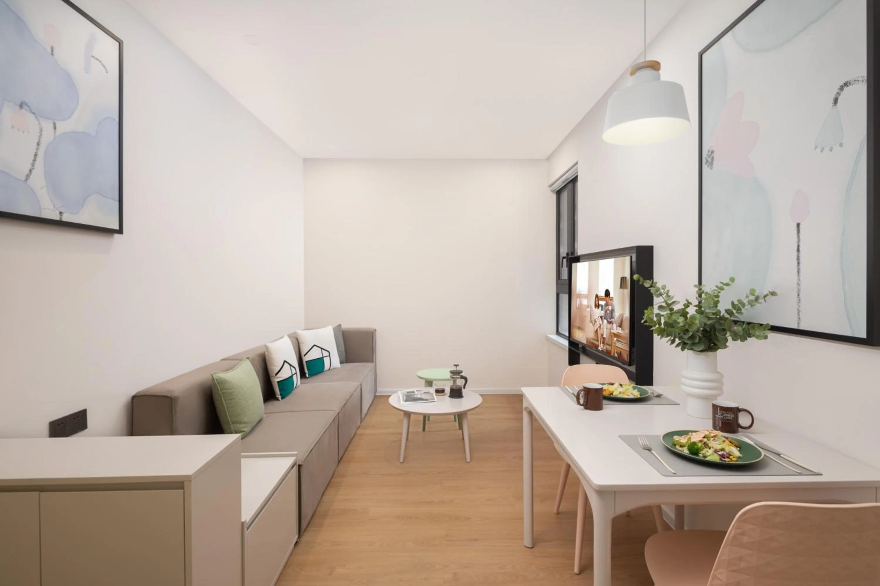 TV and multimedia in Adoor Suites Shenzhen