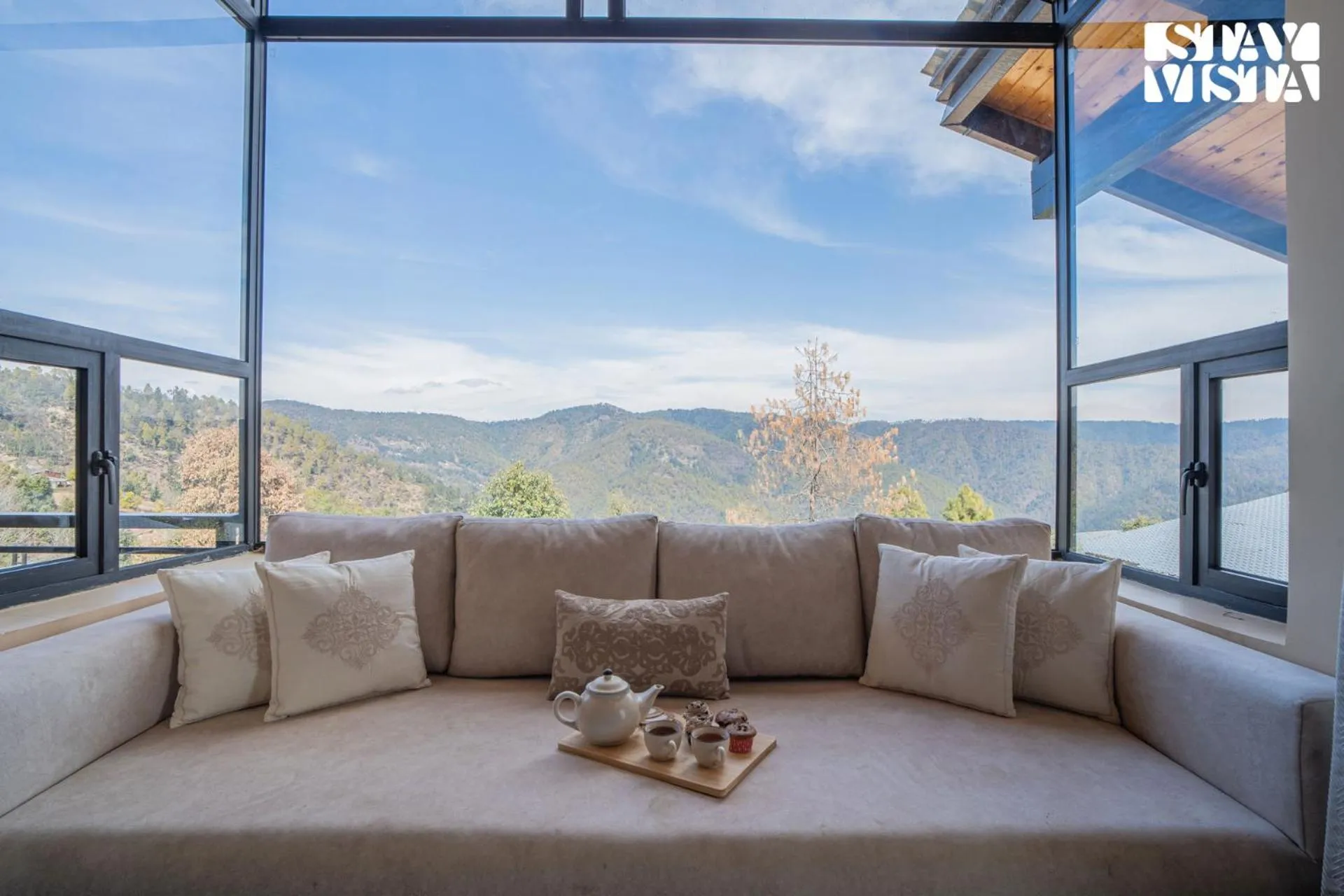 Balcony/Terrace in StayVista at Mountain Melody with Heater & Indoor-Outdoor Games